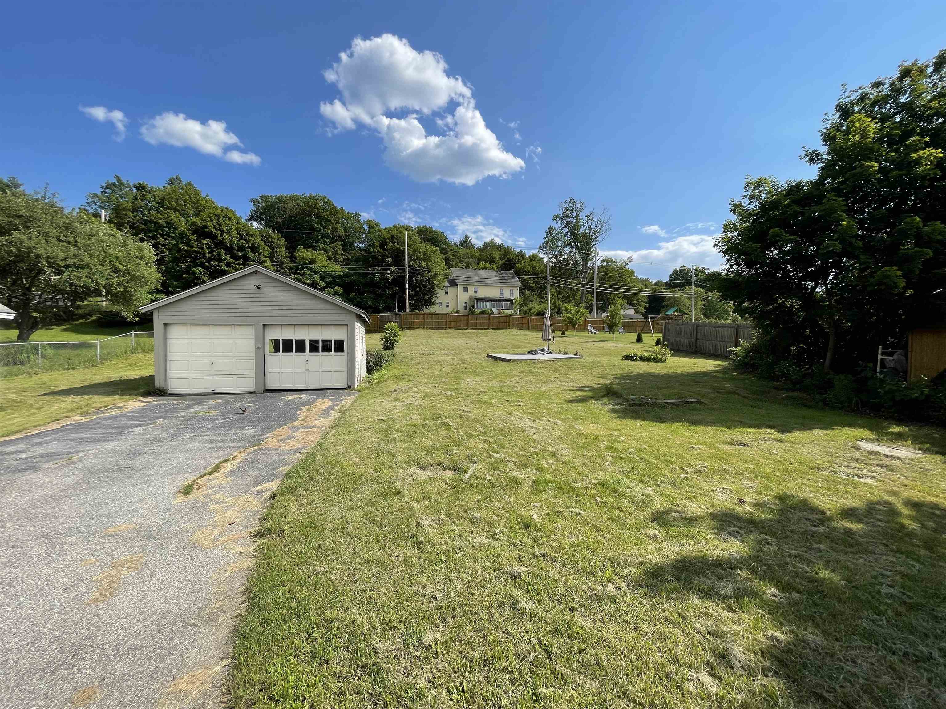 14 Hartford St, Claremont, NH 03743