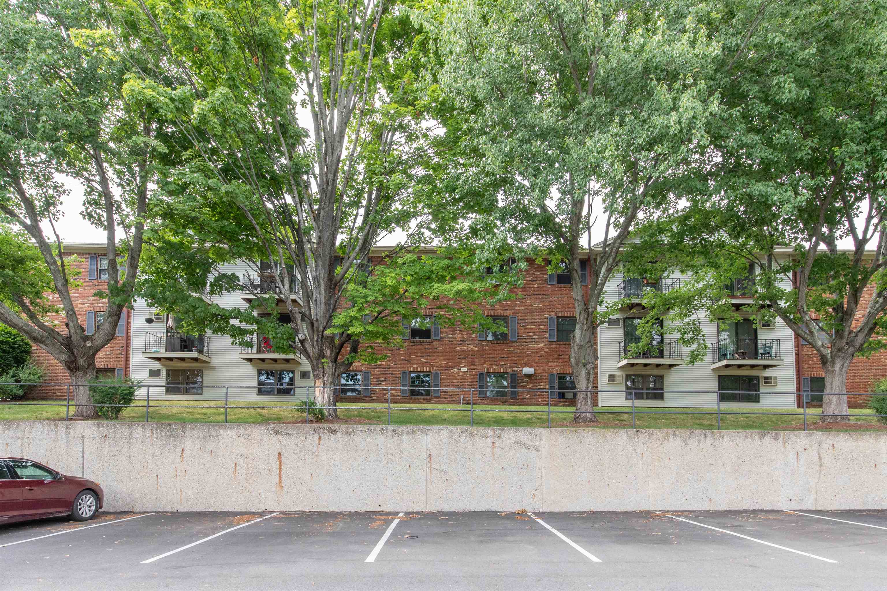 3 Fairfax Ave #143, Derry, NH 03038