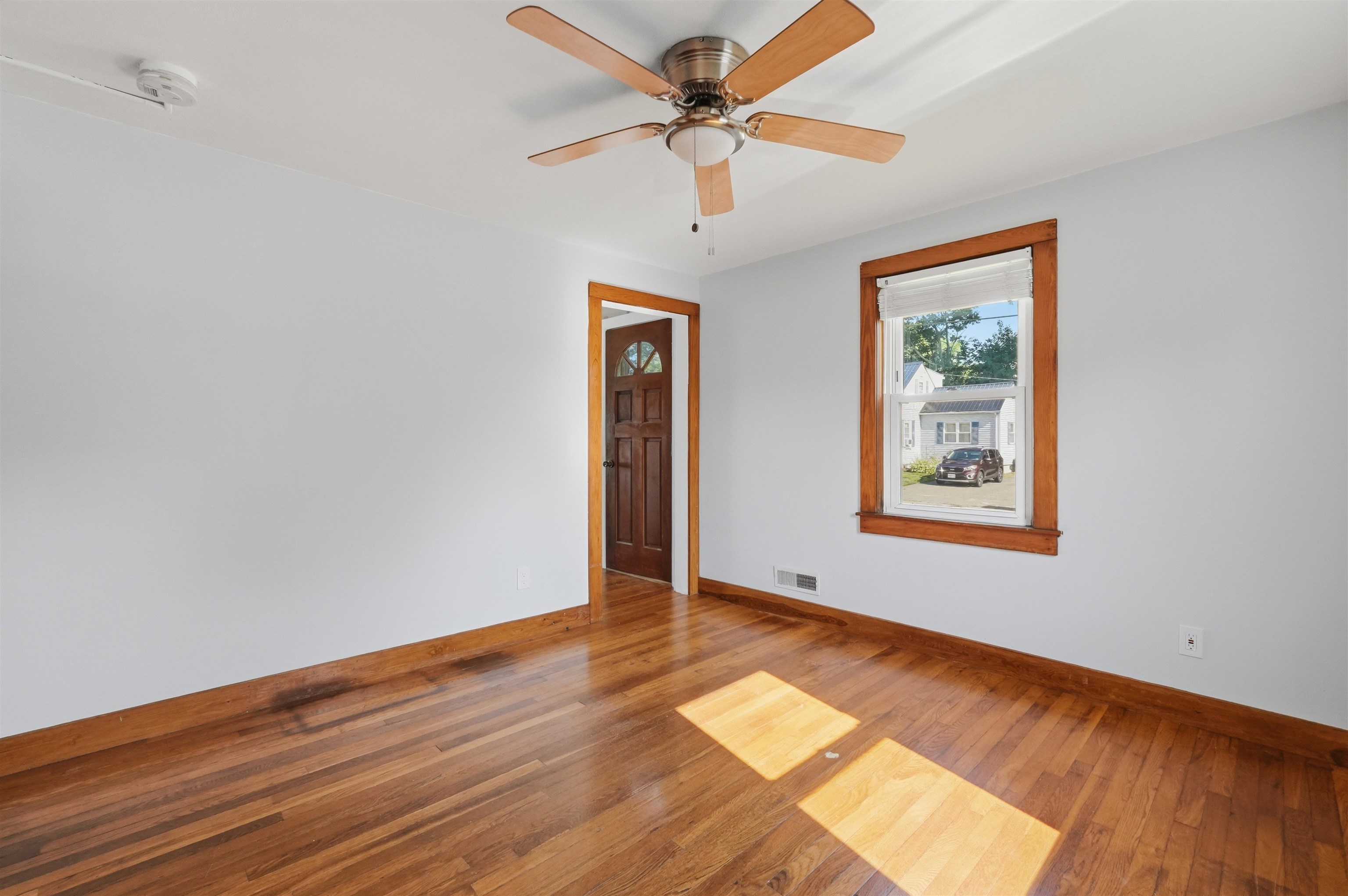 40 Theresa Ct, Manchester, NH 03103