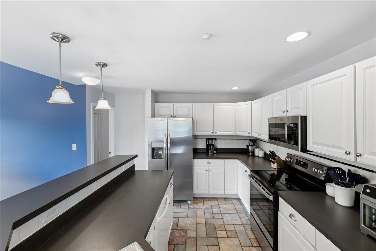 11 Edward Cir, Bedford, NH 03110
