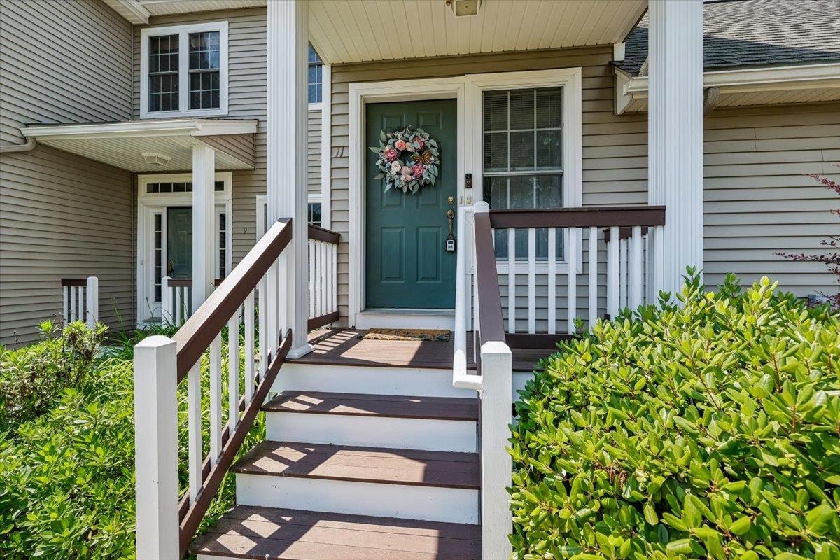 11 Edward Cir, Bedford, NH 03110