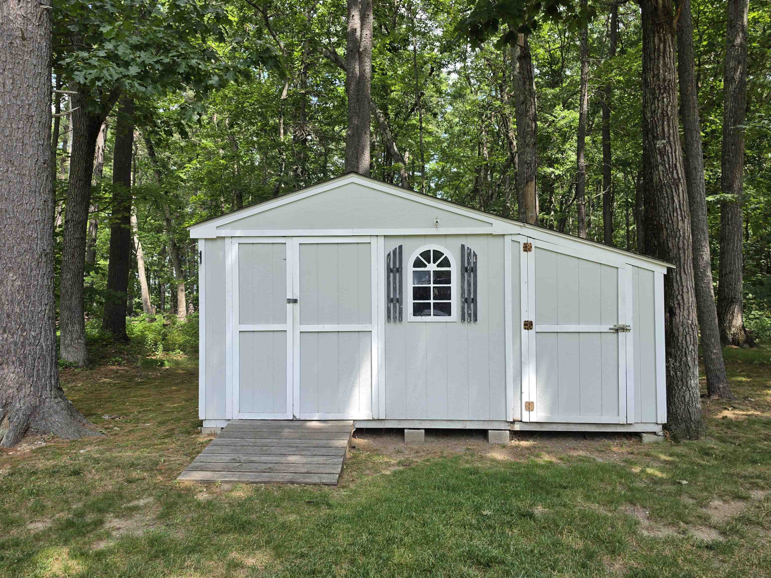 2 Isabella Dr, Londonderry, NH 03053