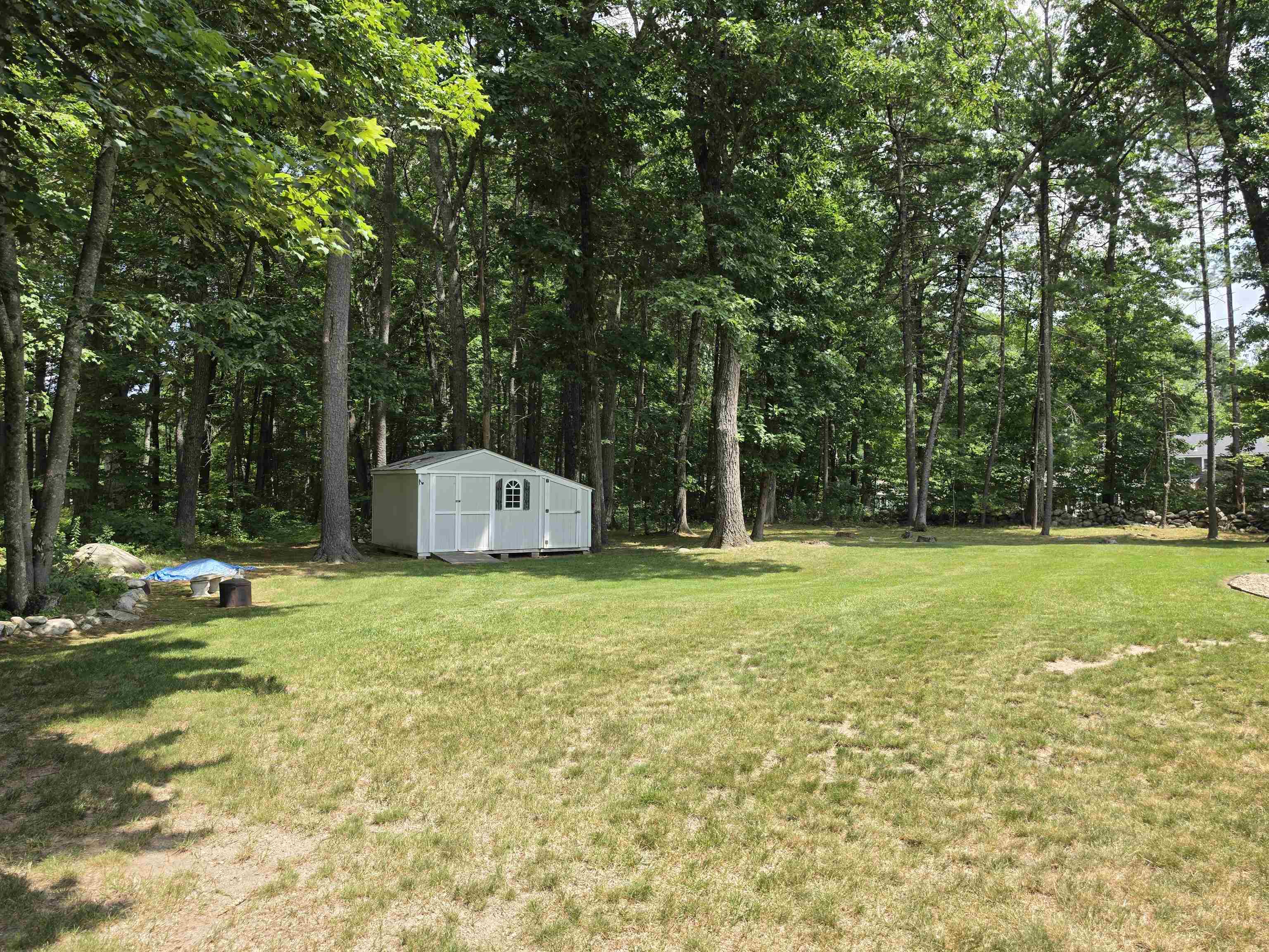 2 Isabella Dr, Londonderry, NH 03053