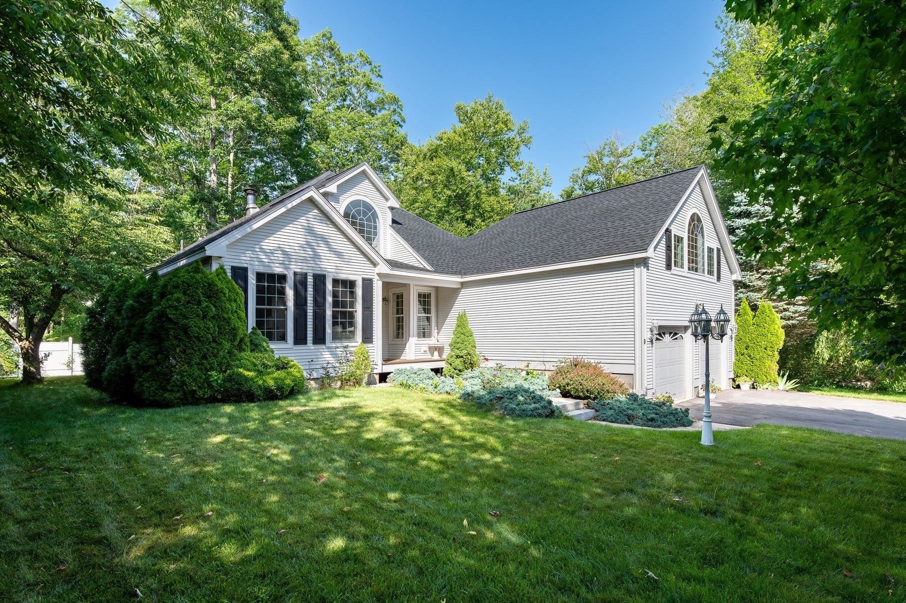 9 Katie Ln, Hampton, NH 03842
