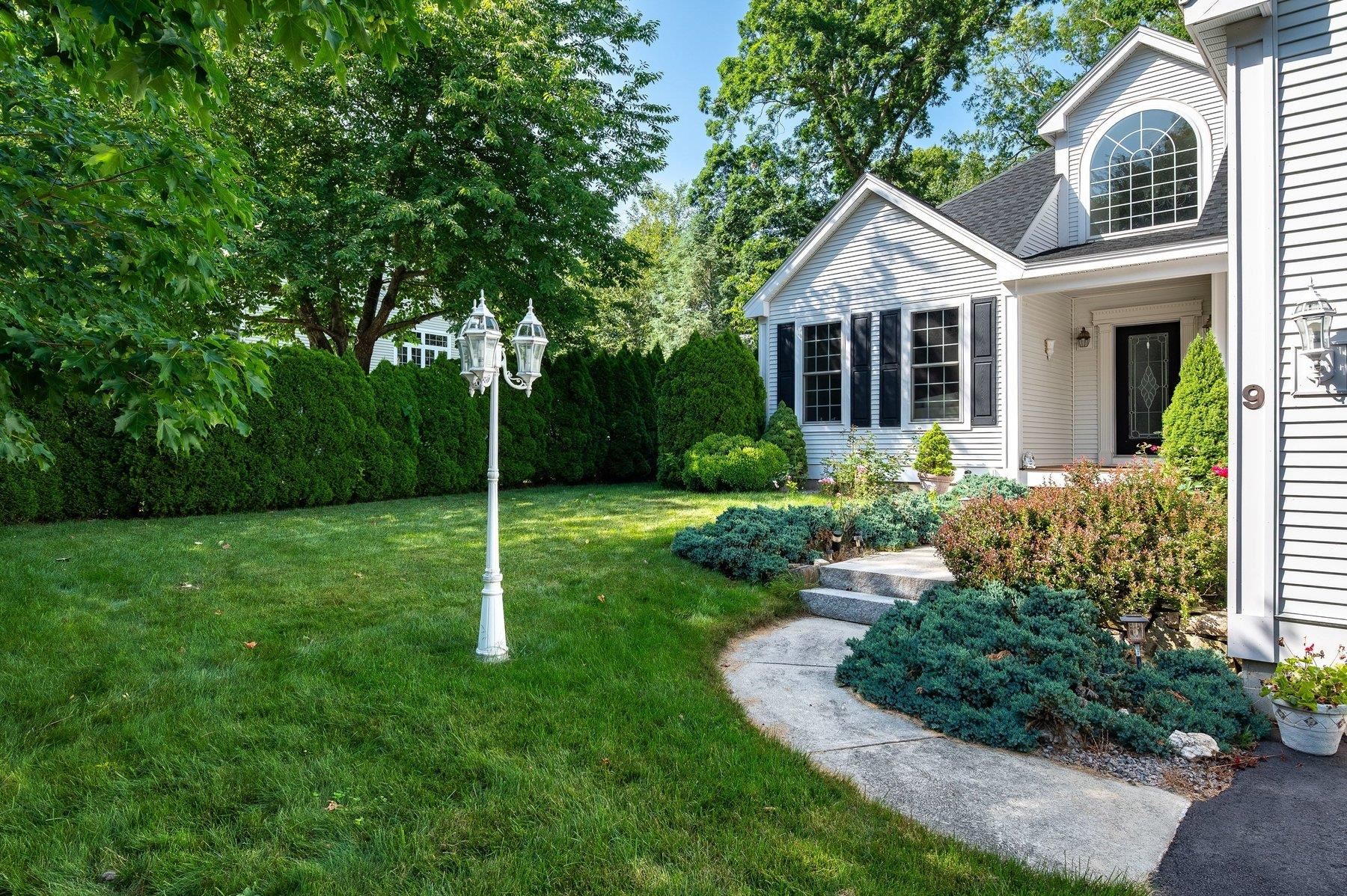 9 Katie Ln, Hampton, NH 03842