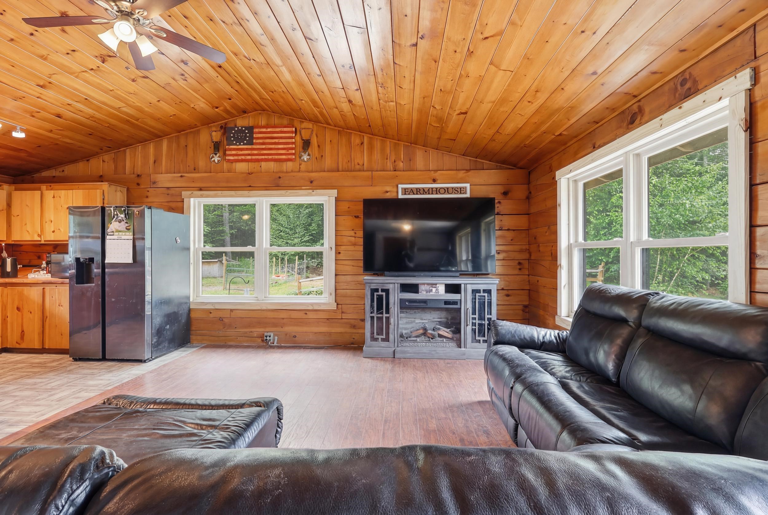 502 Hornetown Rd, Farmington, NH 03835