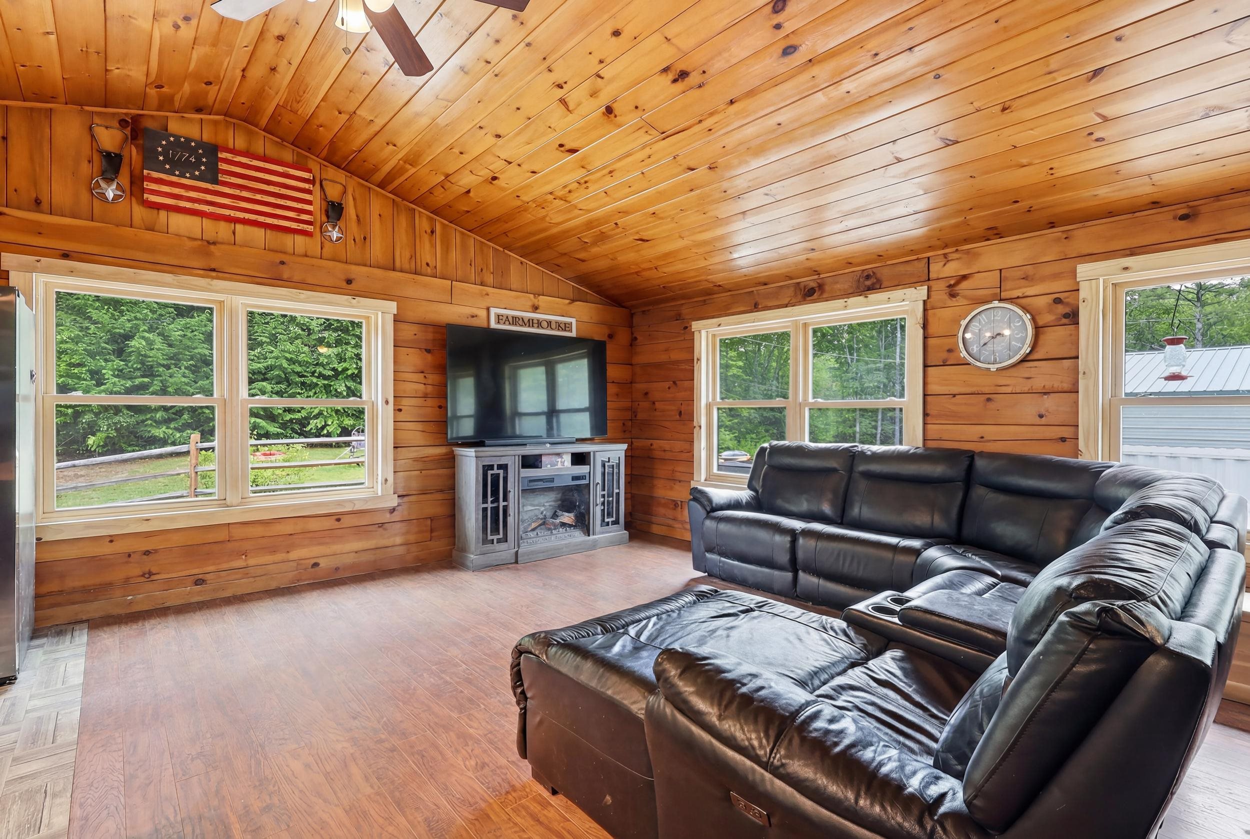 502 Hornetown Rd, Farmington, NH 03835