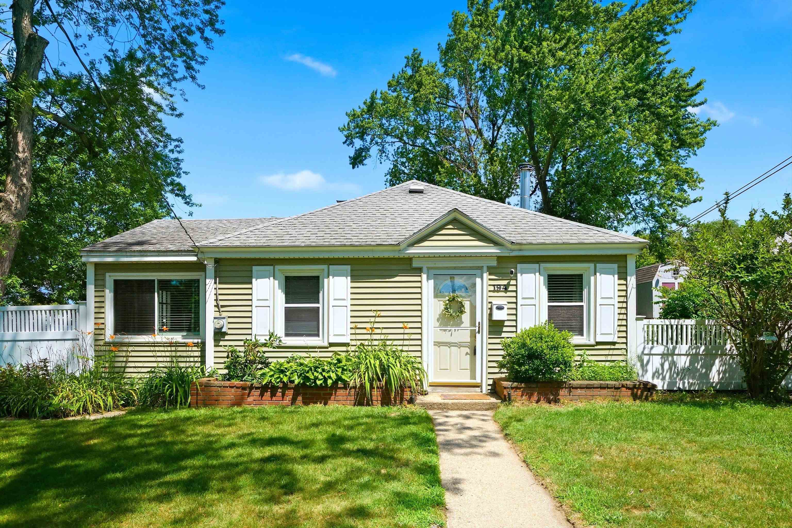 194 Melrose St, Manchester, NH 03109