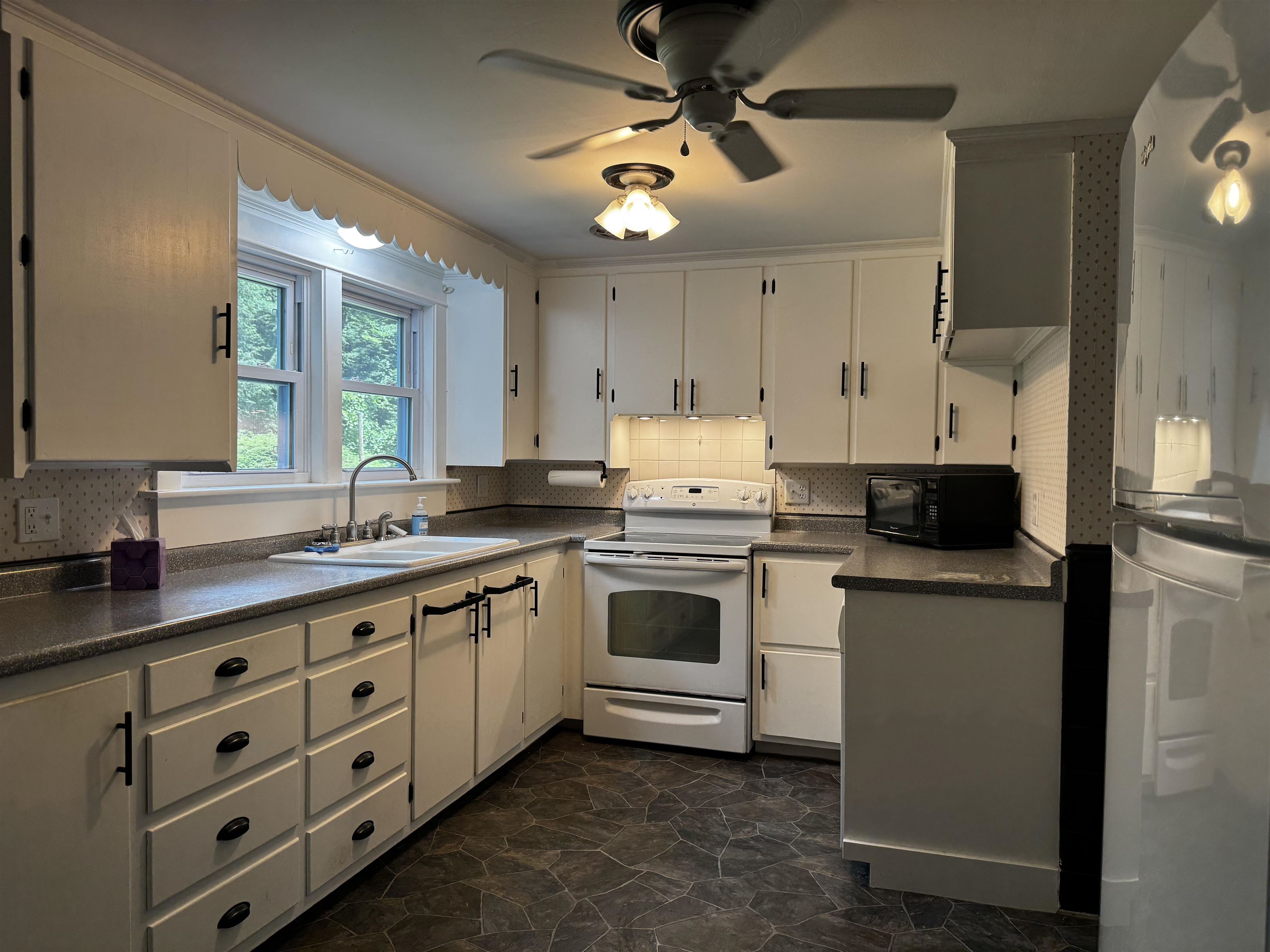 4 Wayne Ave, Claremont, NH 03743