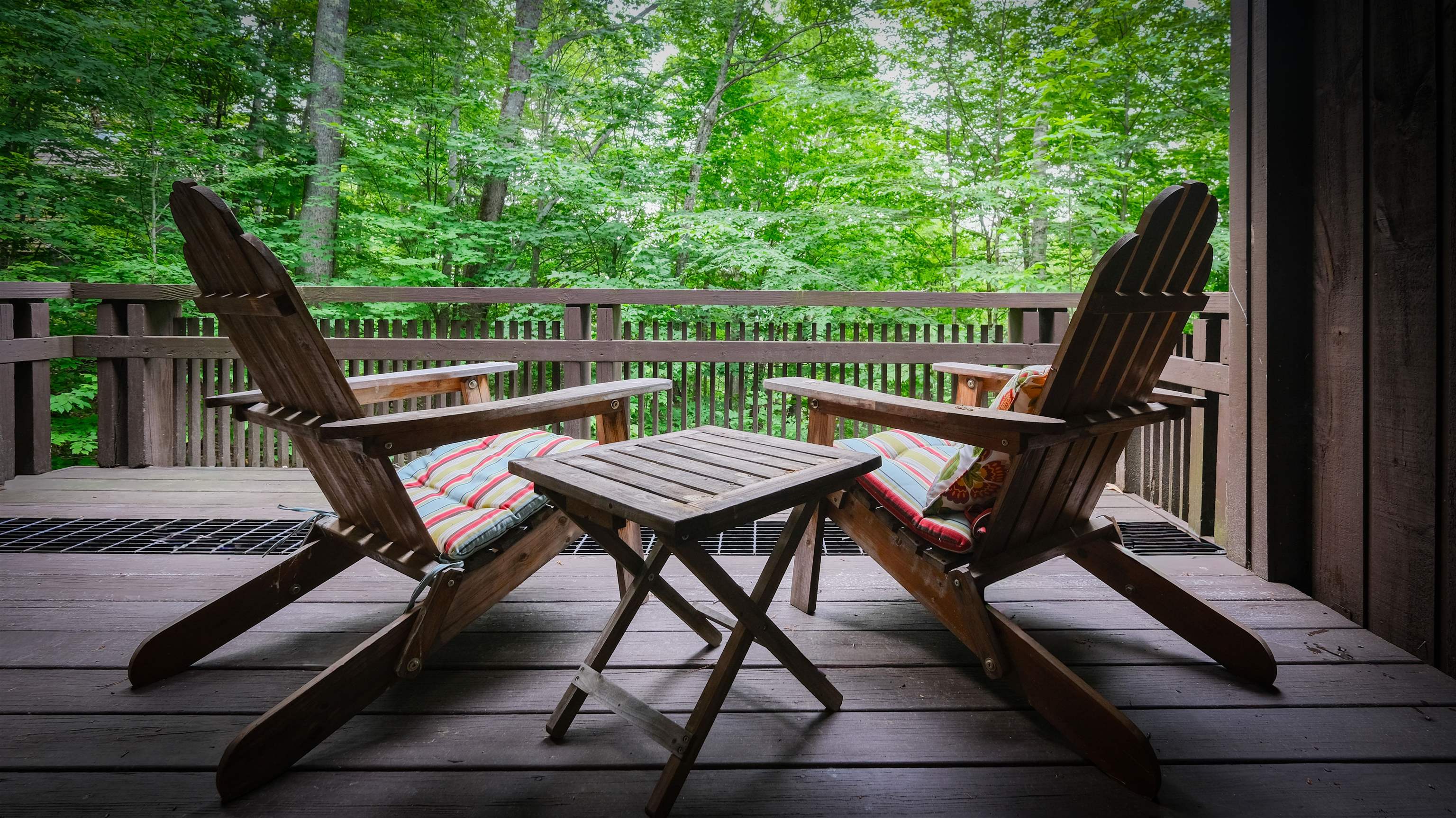 Deck off main floor 25708507