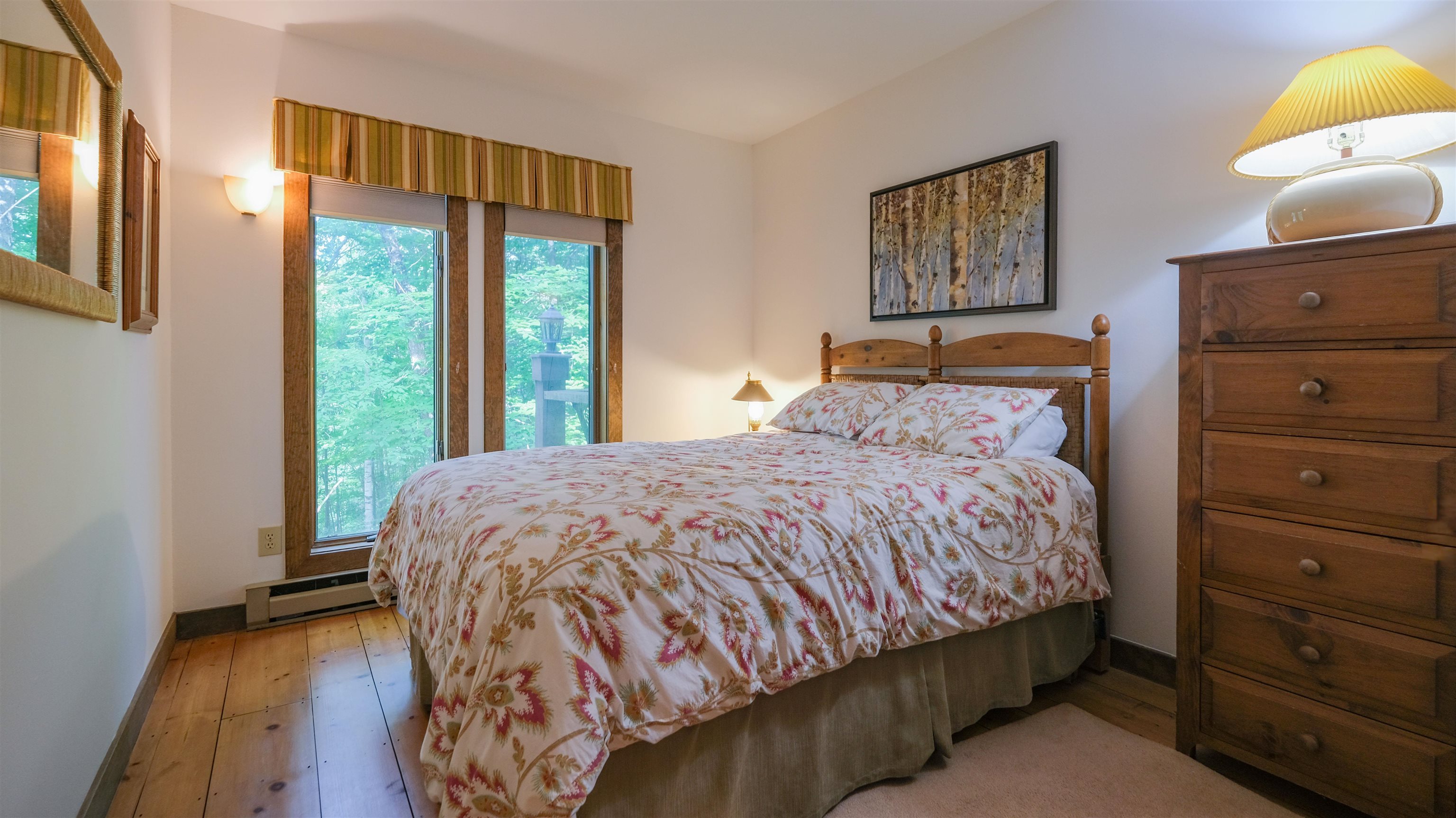 Bedroom on main floor 25708462
