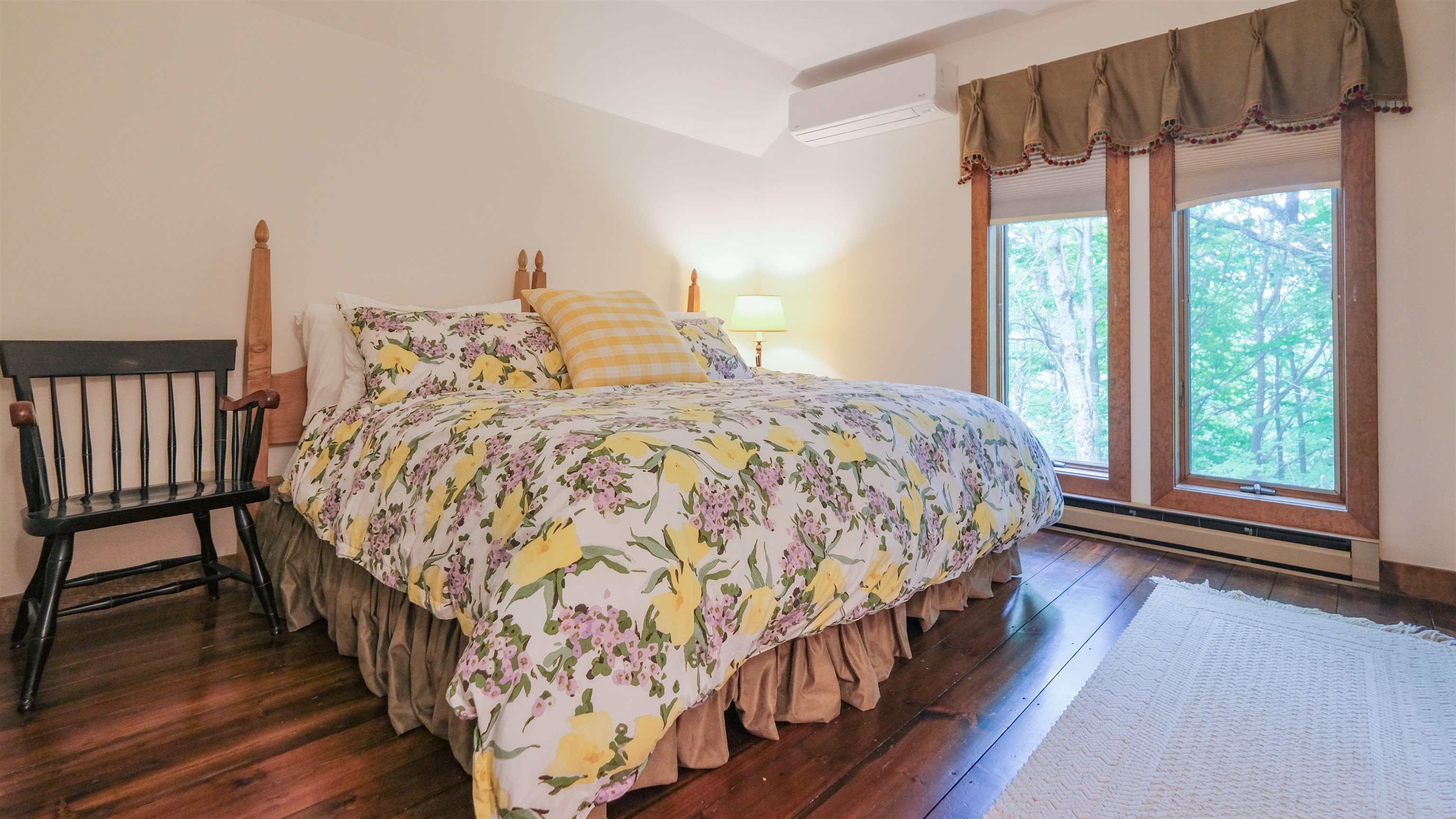Bedroom on second level 25708477