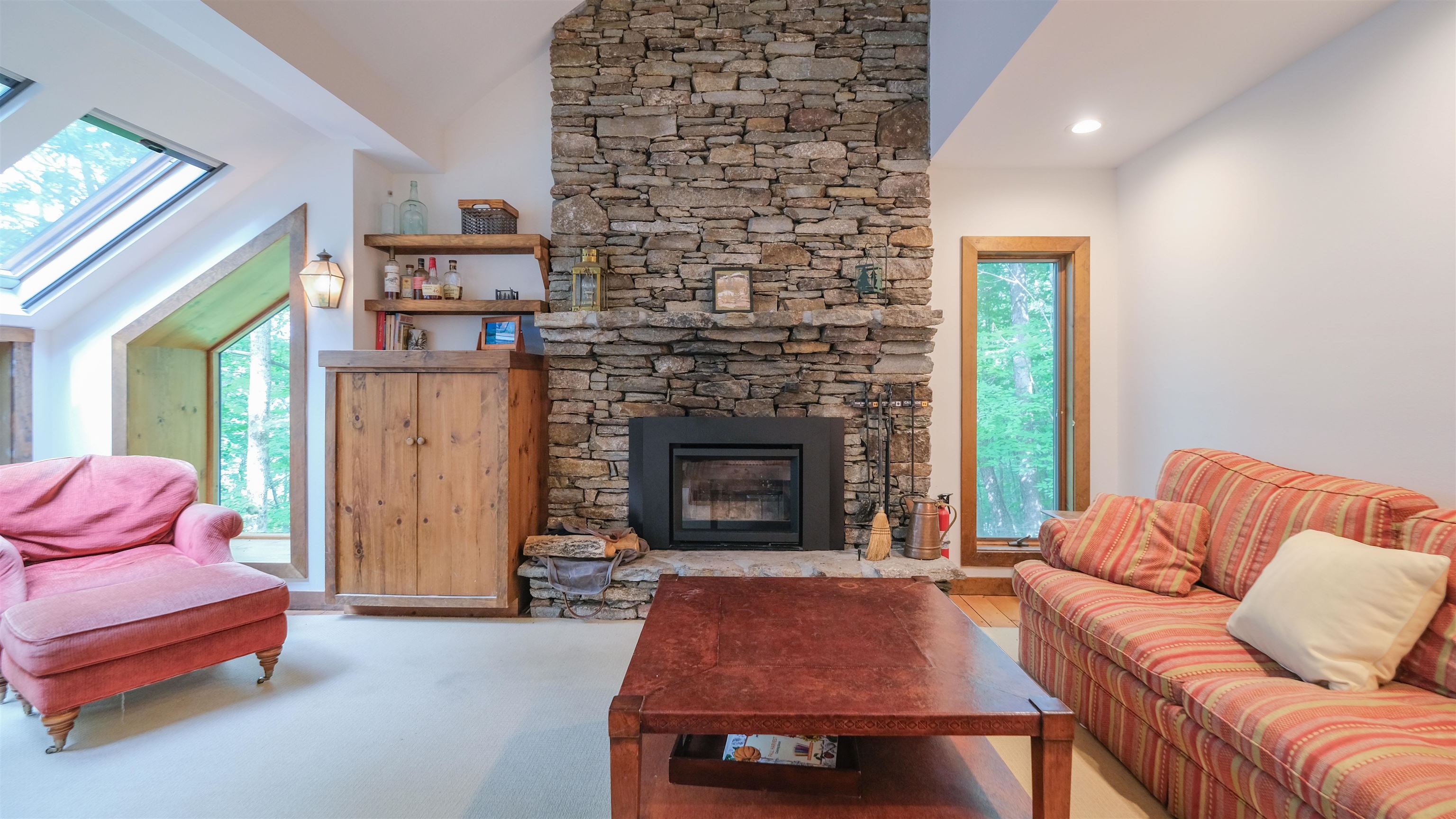 Wood burning fireplace 25708466