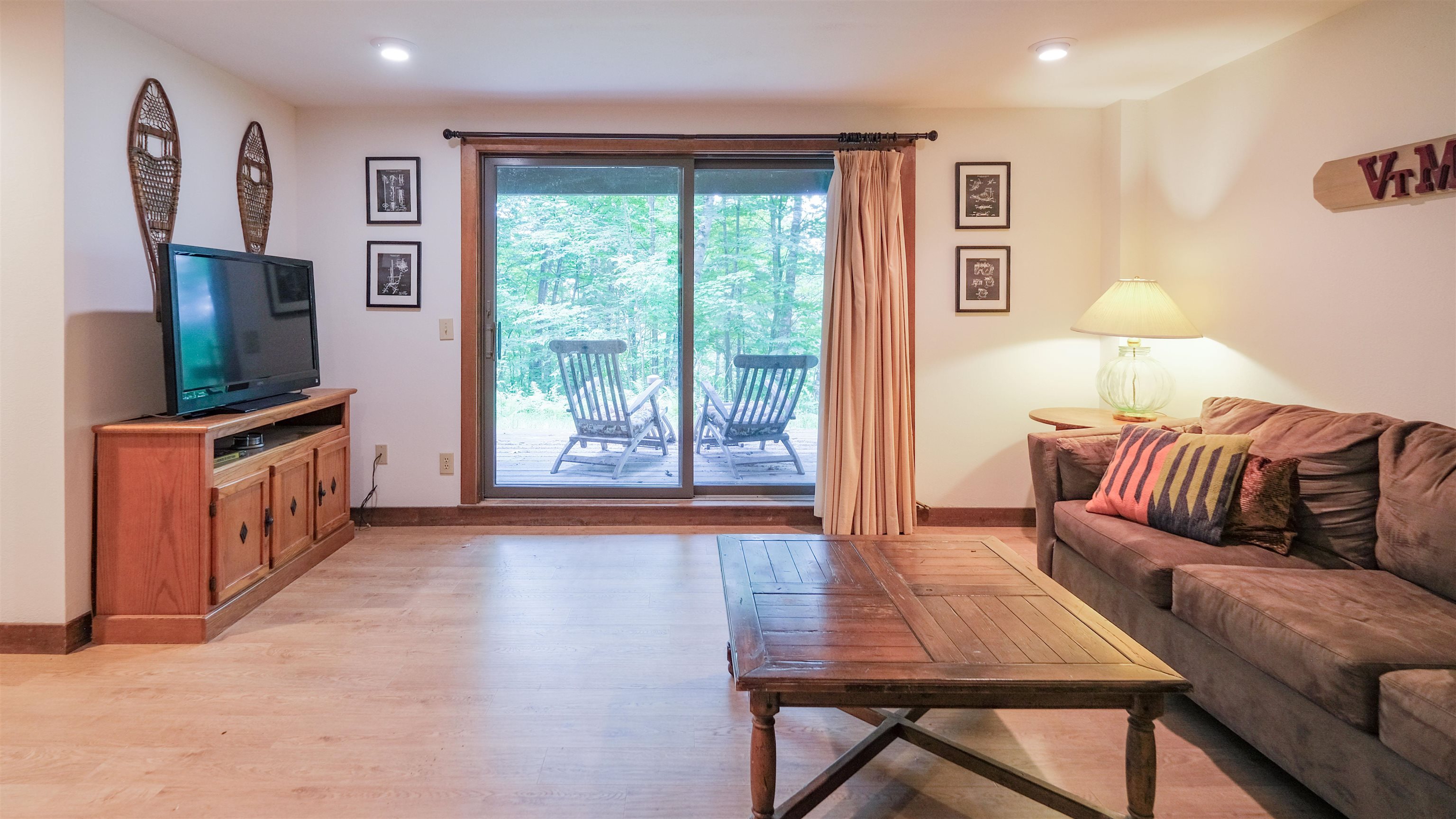 Access to patio 25708495