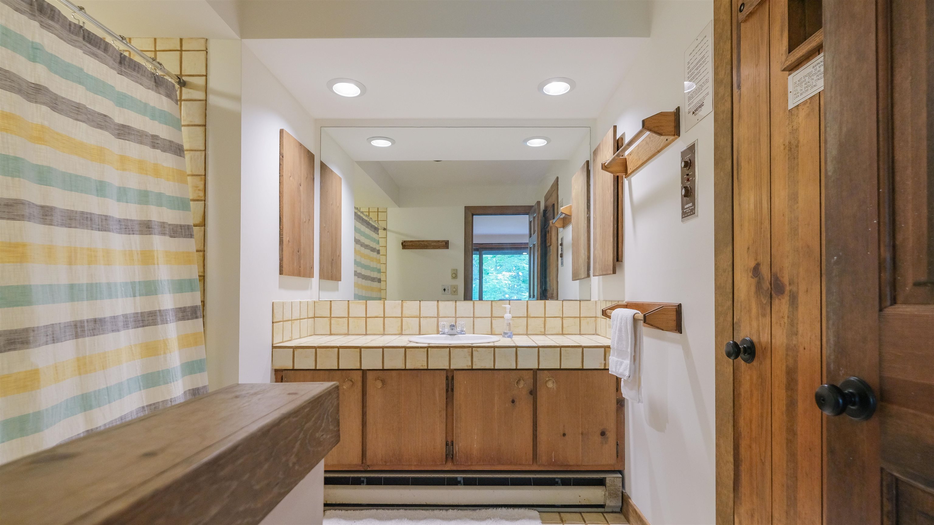 Full bathroom on lower level 25708497