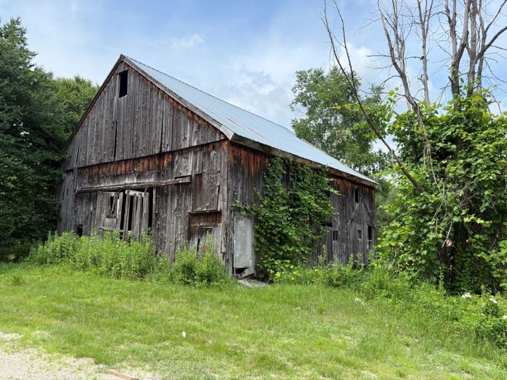 Front View Of Barn 25712439