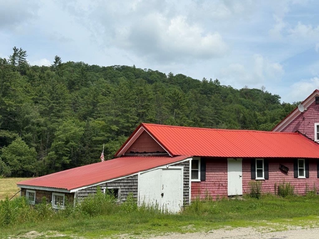 Tractor Shed 25712437
