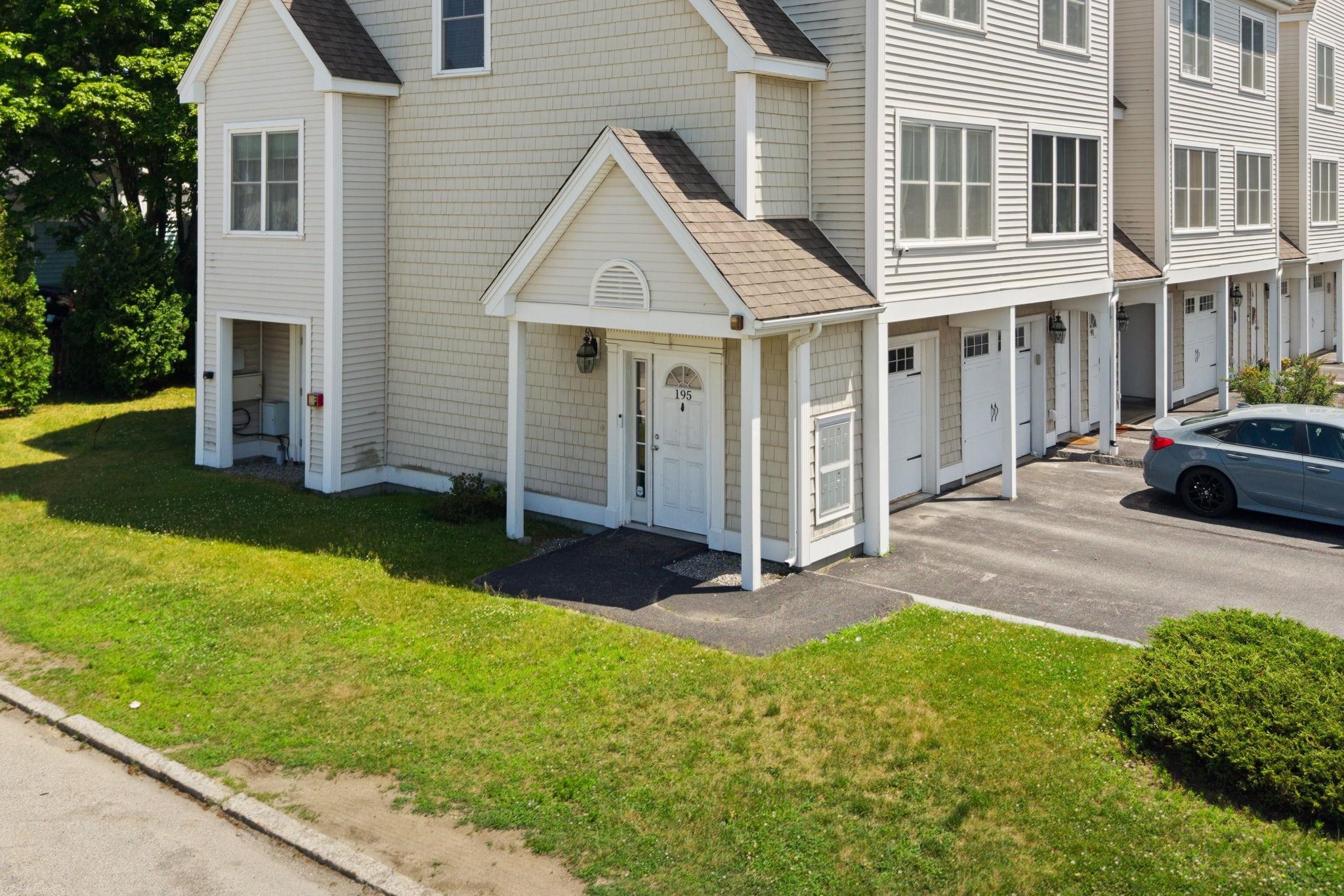 195 Silver St #15, Manchester, NH 03103