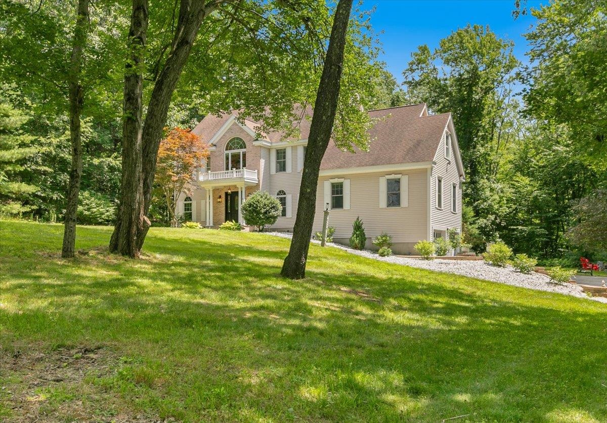 3 Rocking Chair Ln, Atkinson, NH 03811