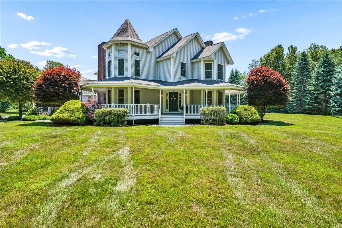 7 King James Dr, Londonderry, NH 03053