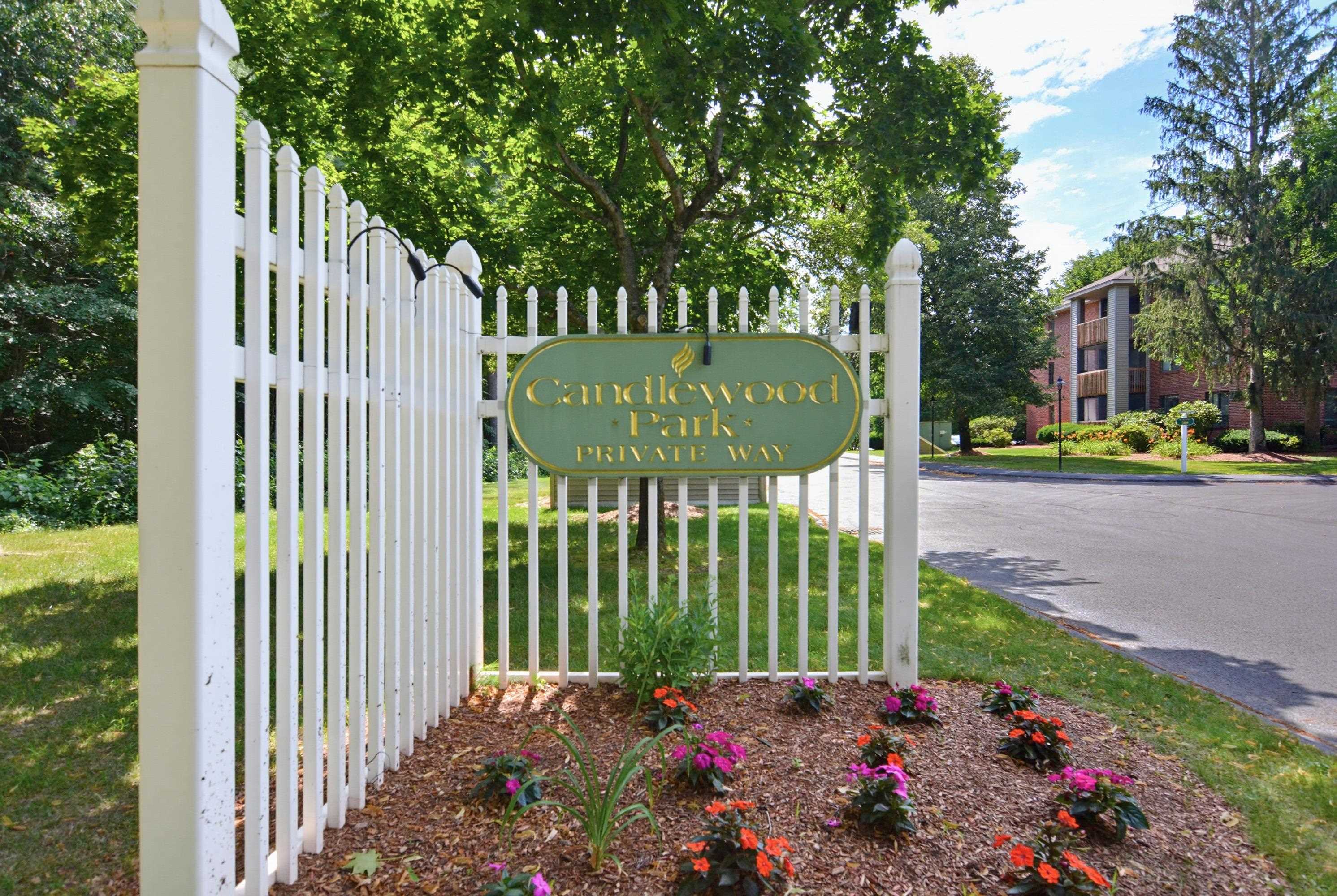 500 Candlewood Park Dr #35, Nashua, NH 03062