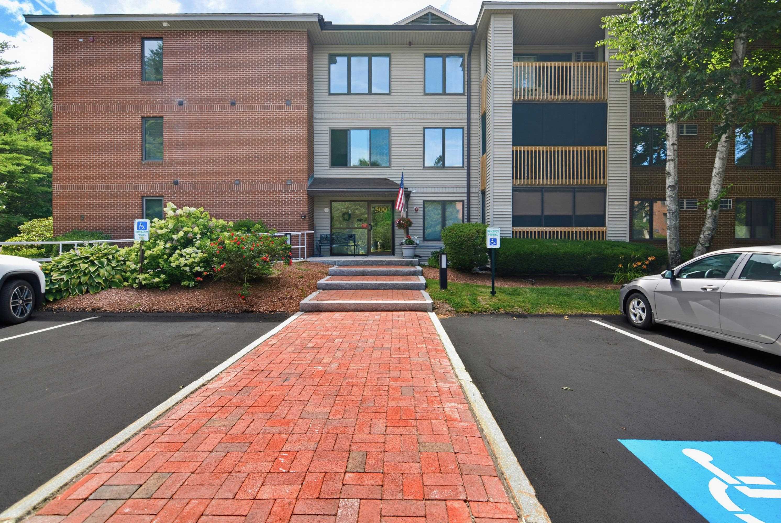 500 Candlewood Park Dr #35, Nashua, NH 03062