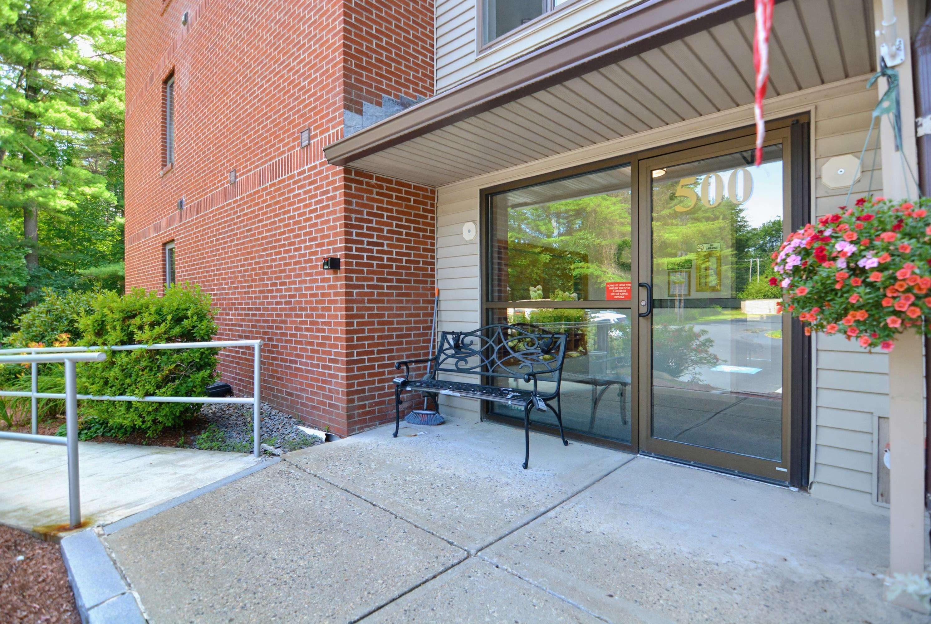 500 Candlewood Park Dr #35, Nashua, NH 03062