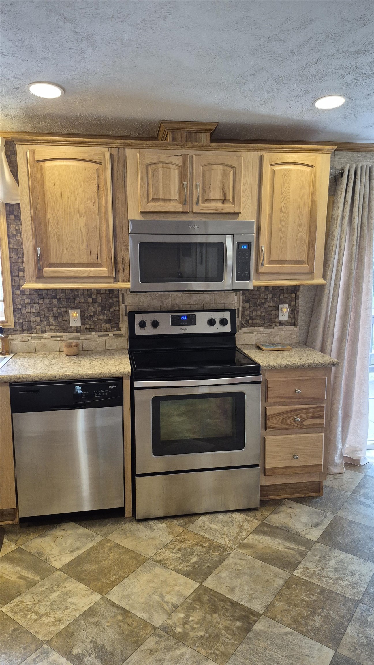 71 Fox Hill Ln, Conway, NH 03813