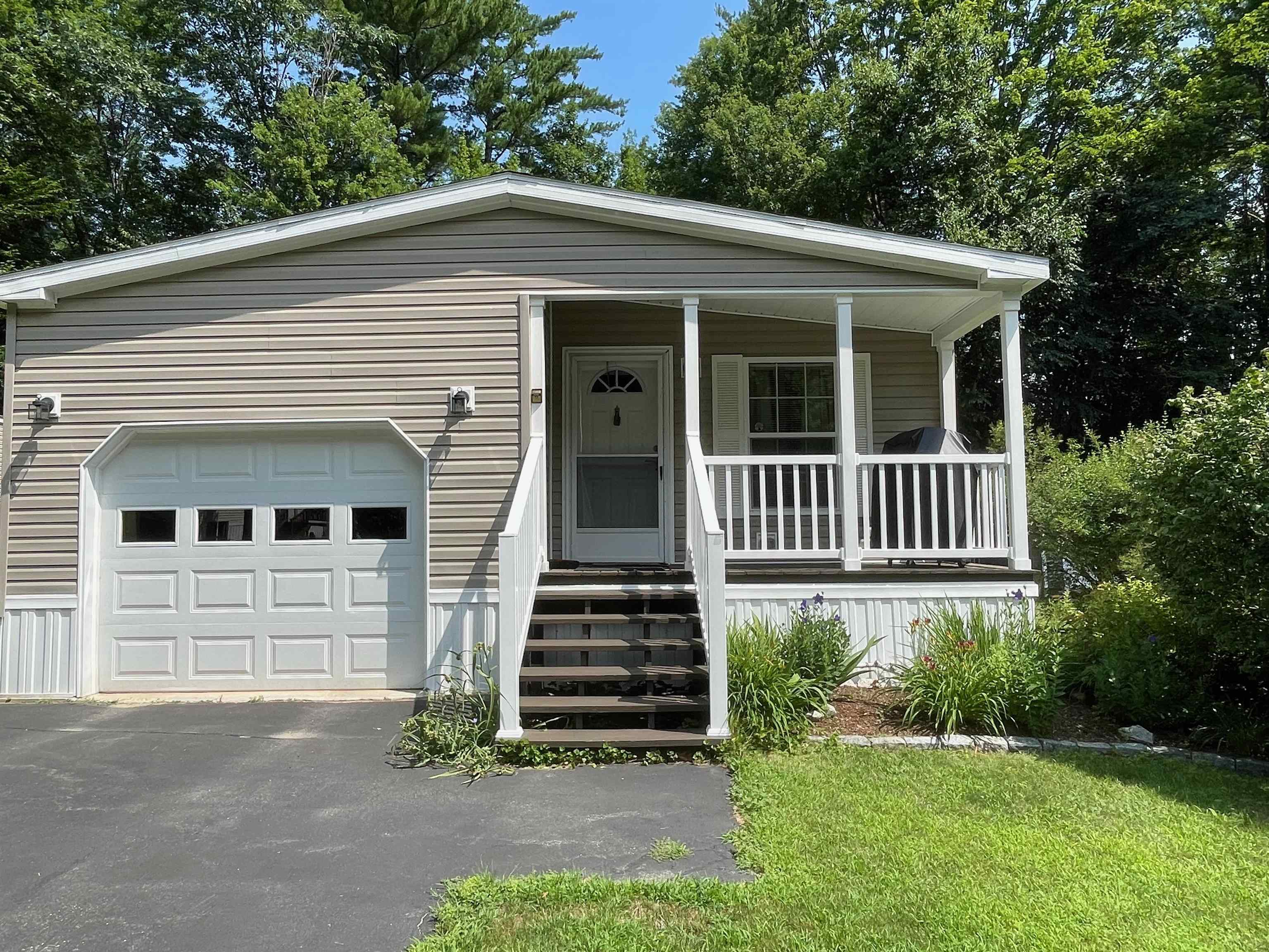 71 Fox Hill Ln, Conway, NH 03813