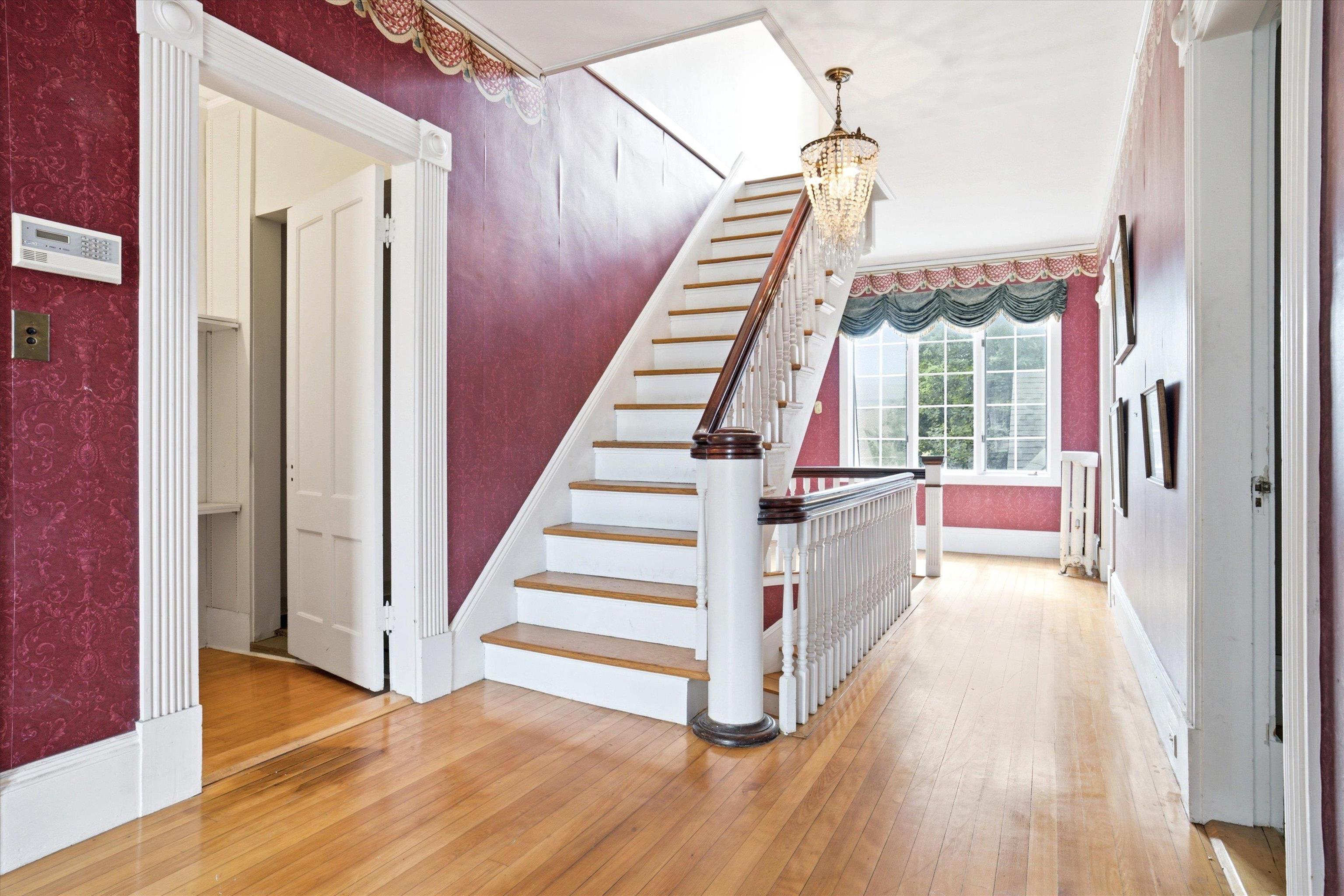 2108 Elm St, Manchester, NH 03104