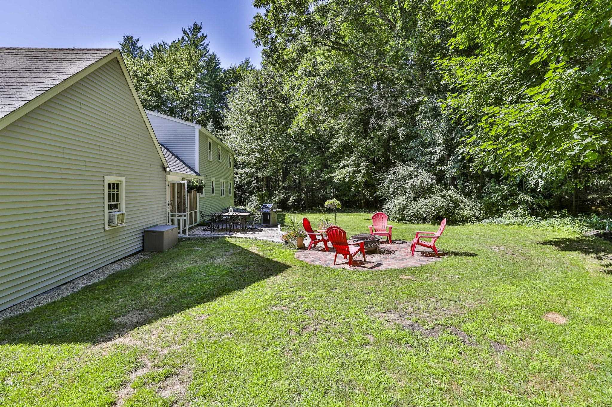 24 Beaver Brook Cir, Amherst, NH 03031
