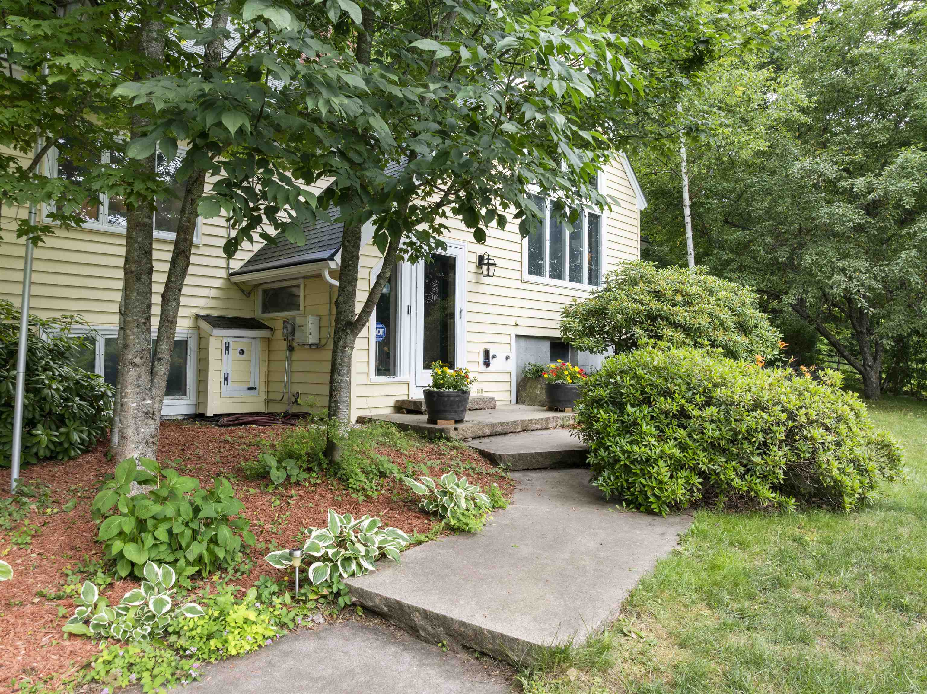 28 Mccoy Ct #4-5, Campton, NH 03223