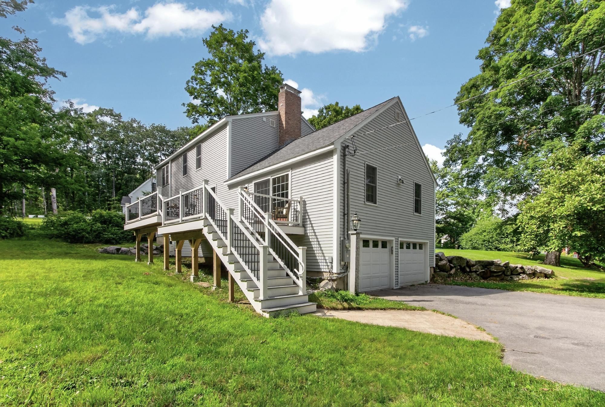 99 Stage Rd, Hampstead, NH 03841