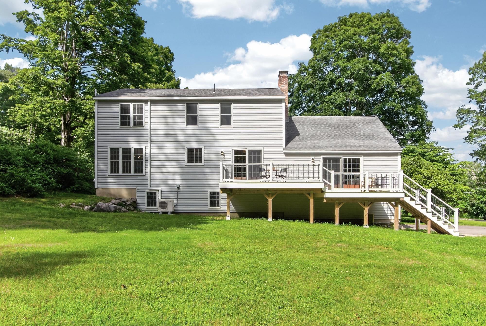 99 Stage Rd, Hampstead, NH 03841