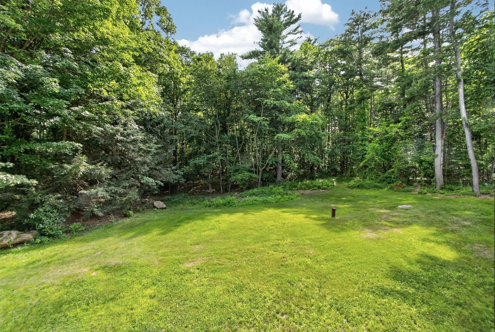 99 Stage Rd, Hampstead, NH 03841