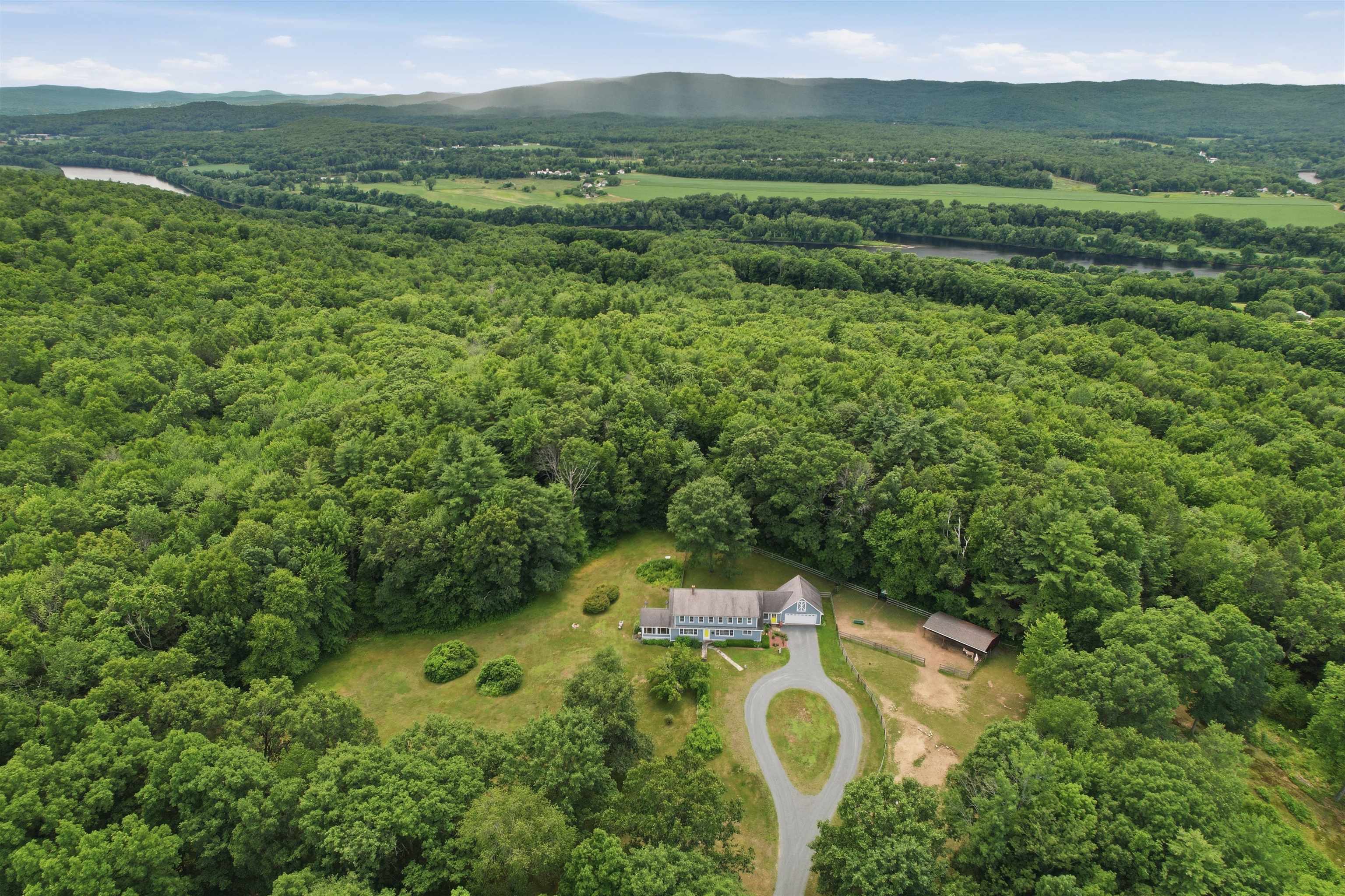 72 Old Northfield Rd, Hinsdale, NH 03451
