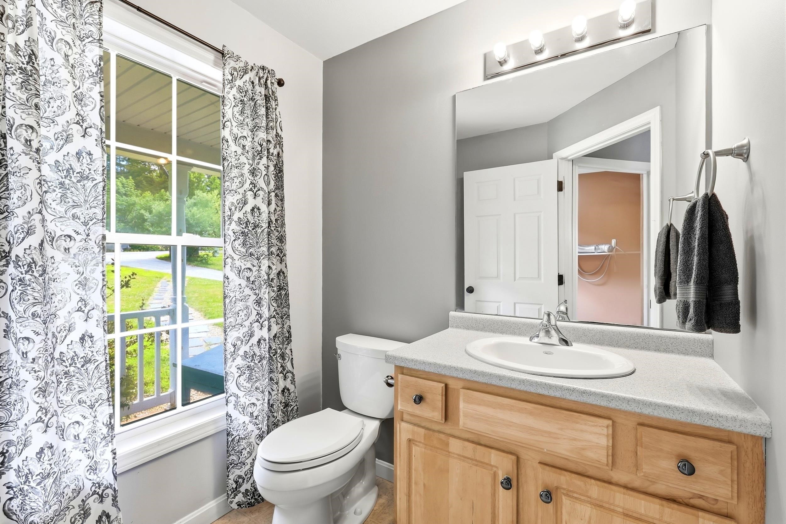 117 Holly Hill Farm Rd, Weare, NH 03281