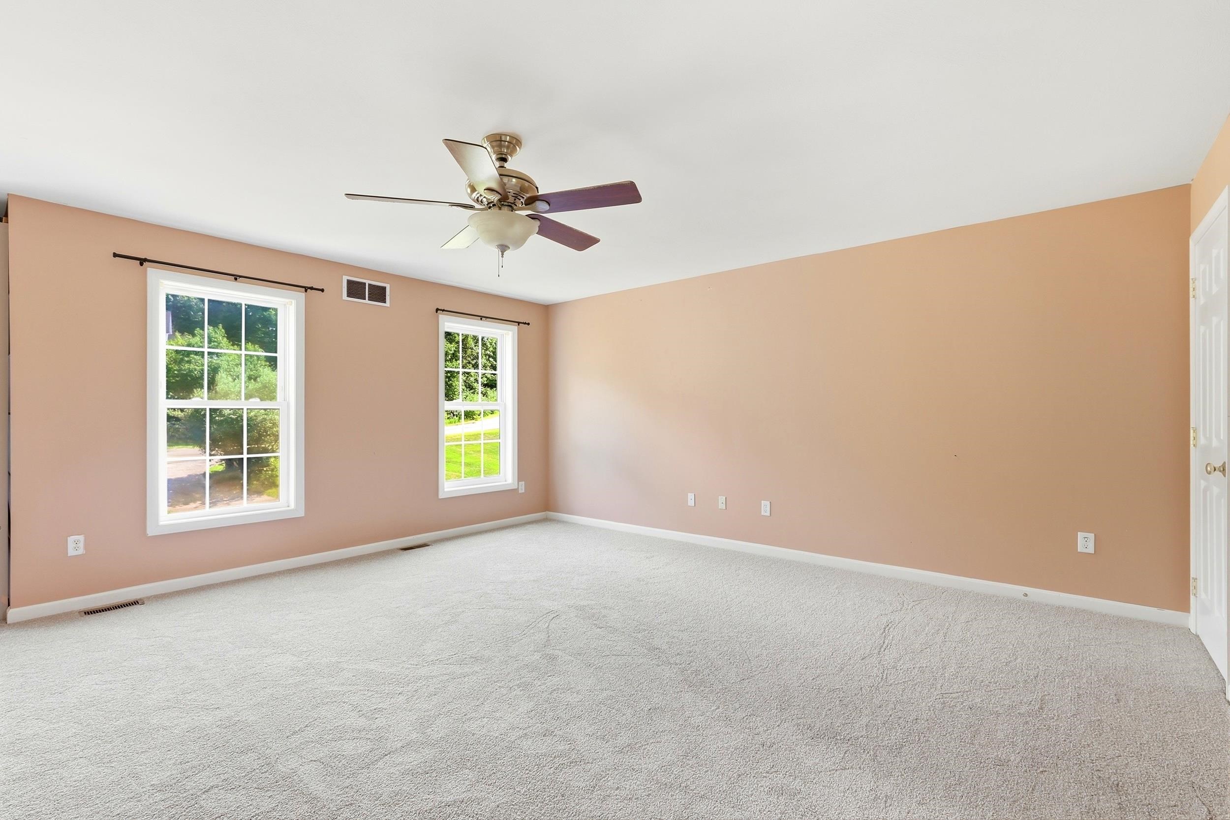 117 Holly Hill Farm Rd, Weare, NH 03281
