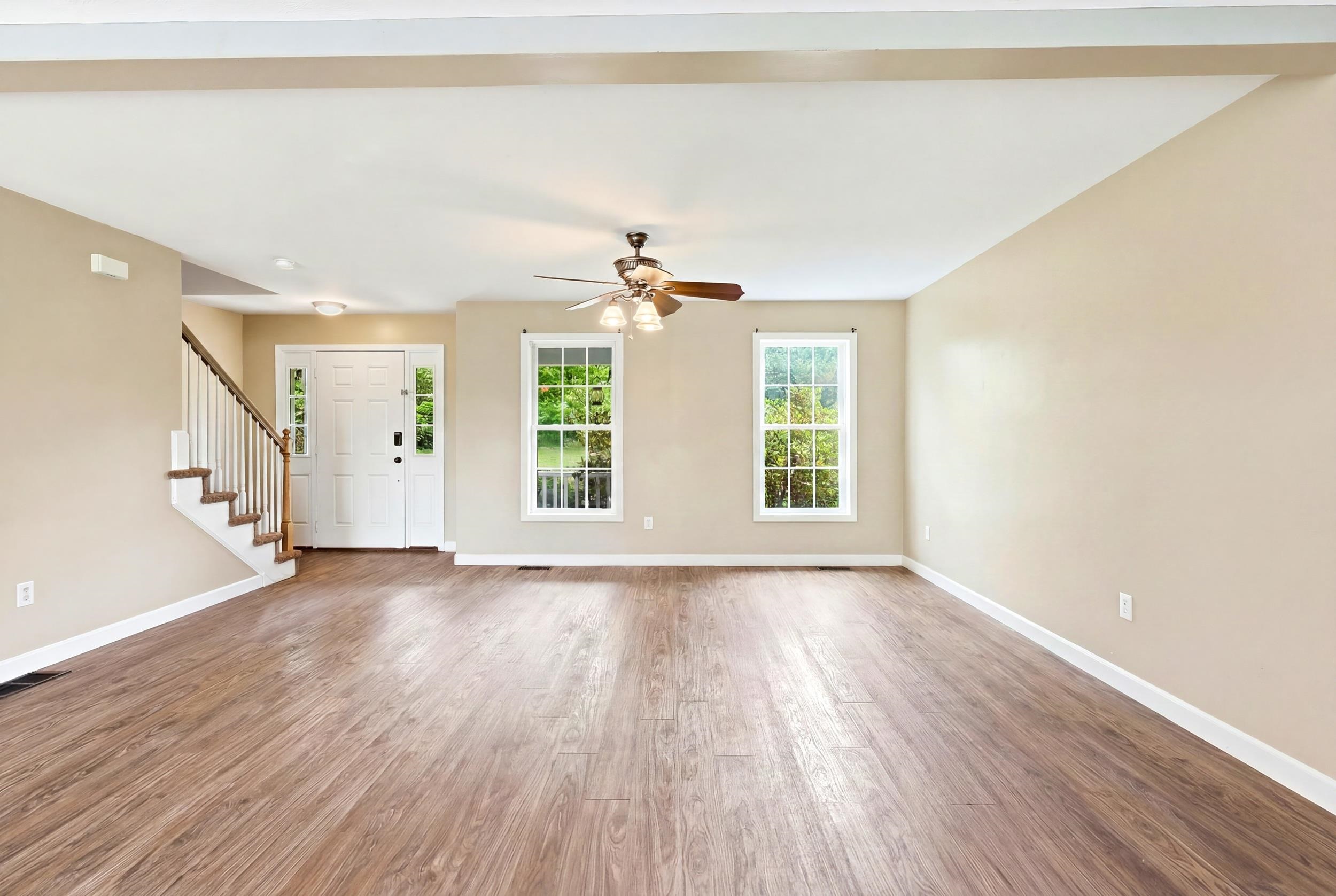 117 Holly Hill Farm Rd, Weare, NH 03281