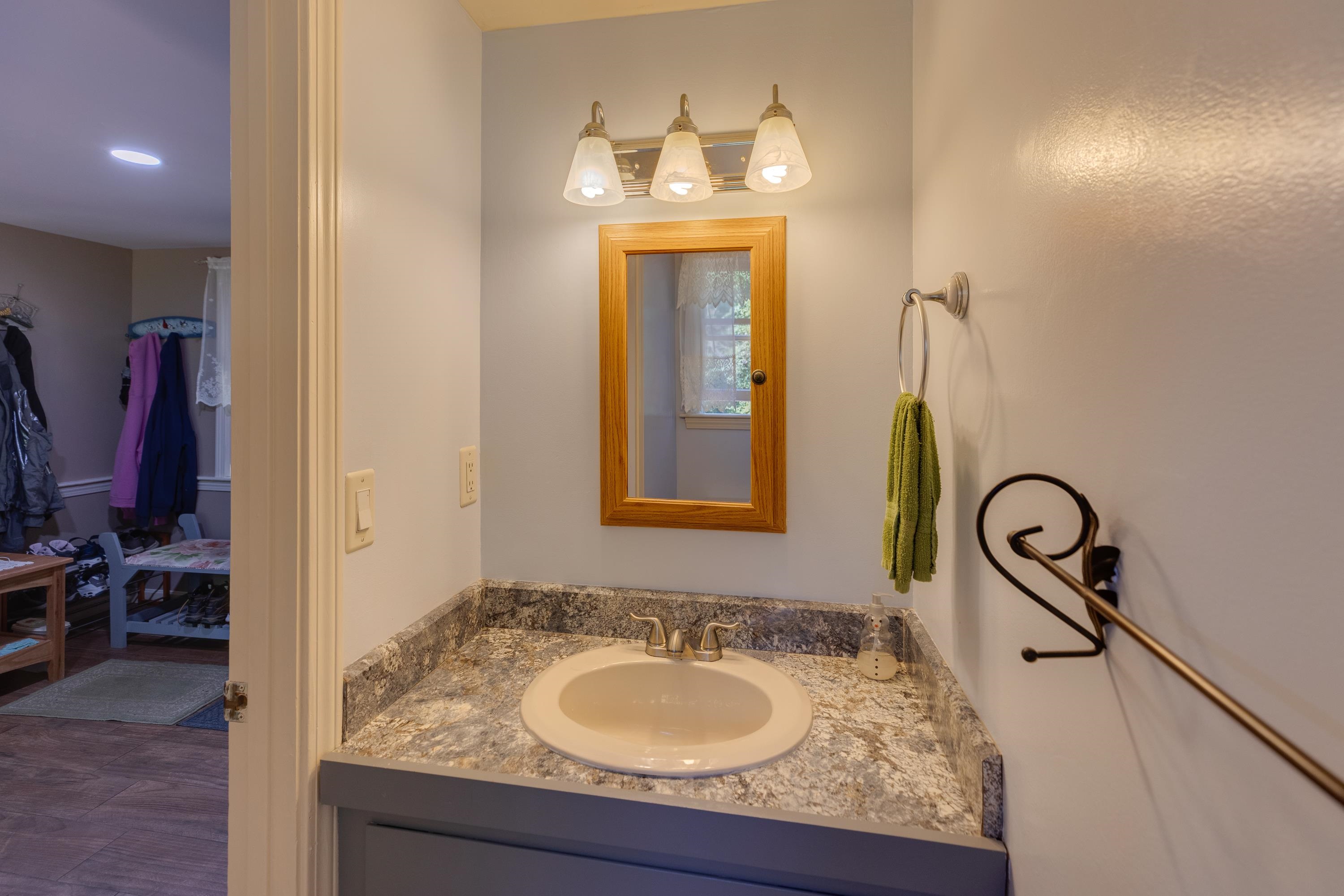 1/2  bath in mud room