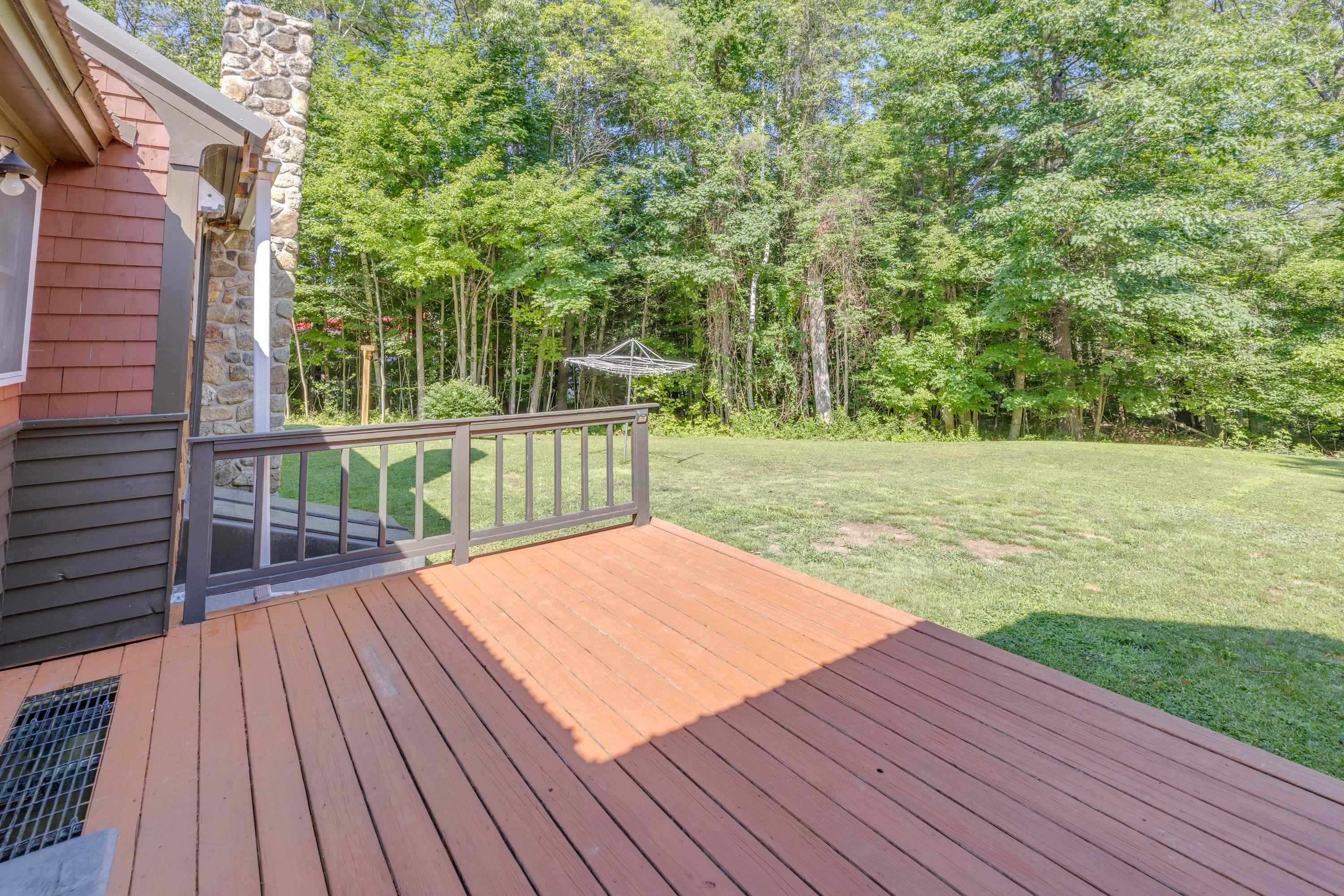 nice large deck off screened in porch to the backyard perfect for BBQ area