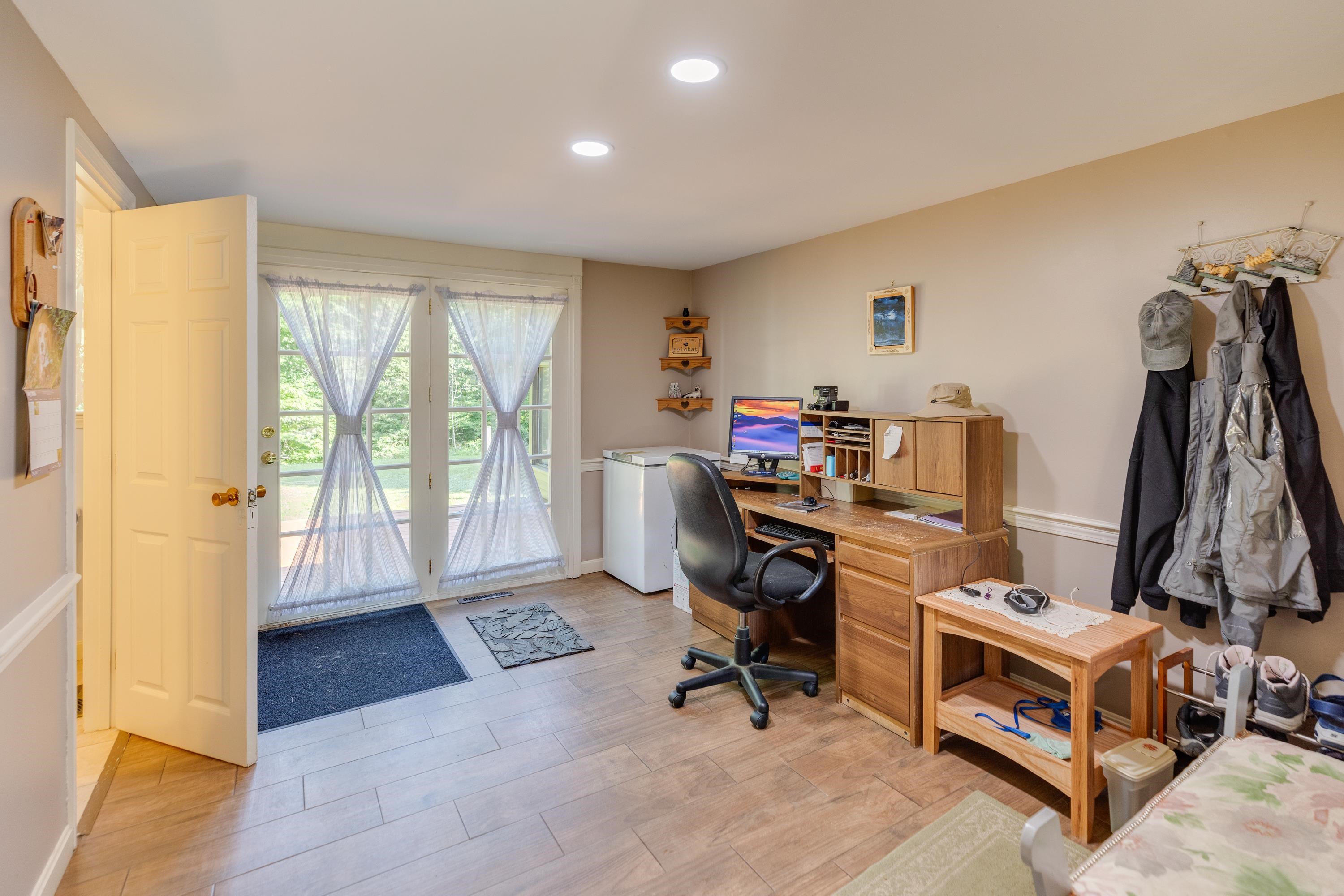 Mudroom, office, entry room
