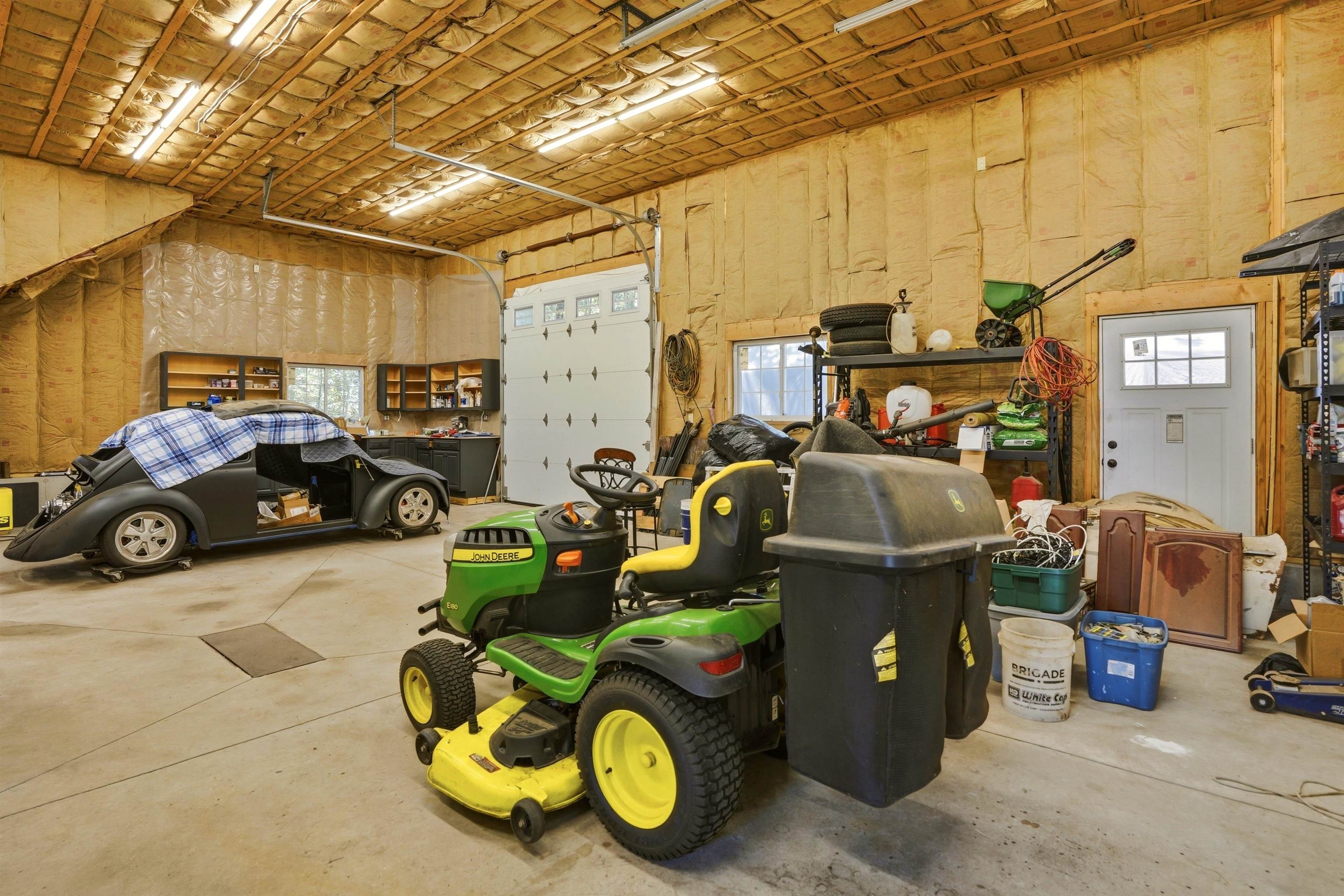 1 Eagle Hill Rd, Raymond, NH 03077