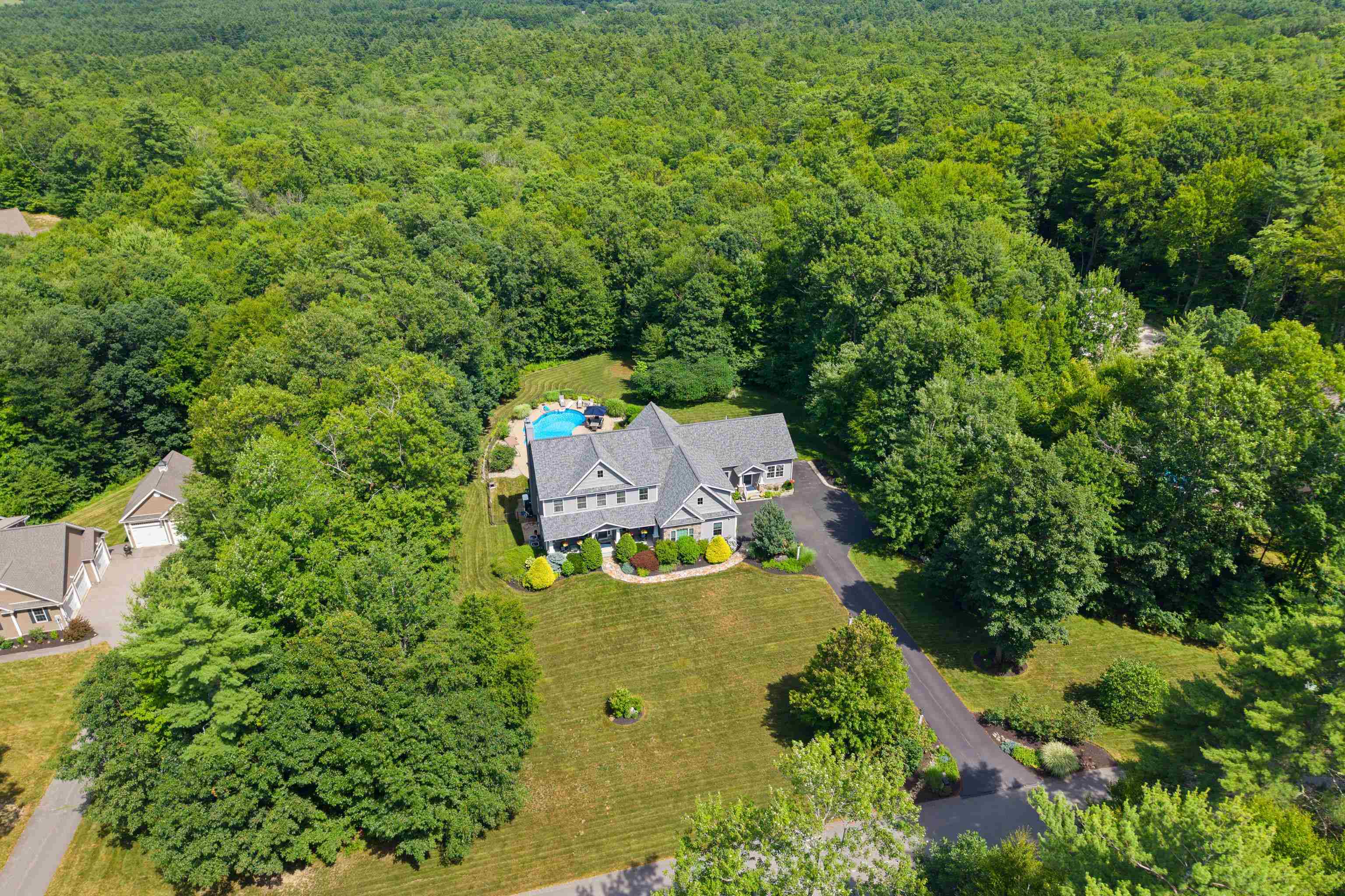 9 Samuel J Dr, Merrimack, NH 03054-2338