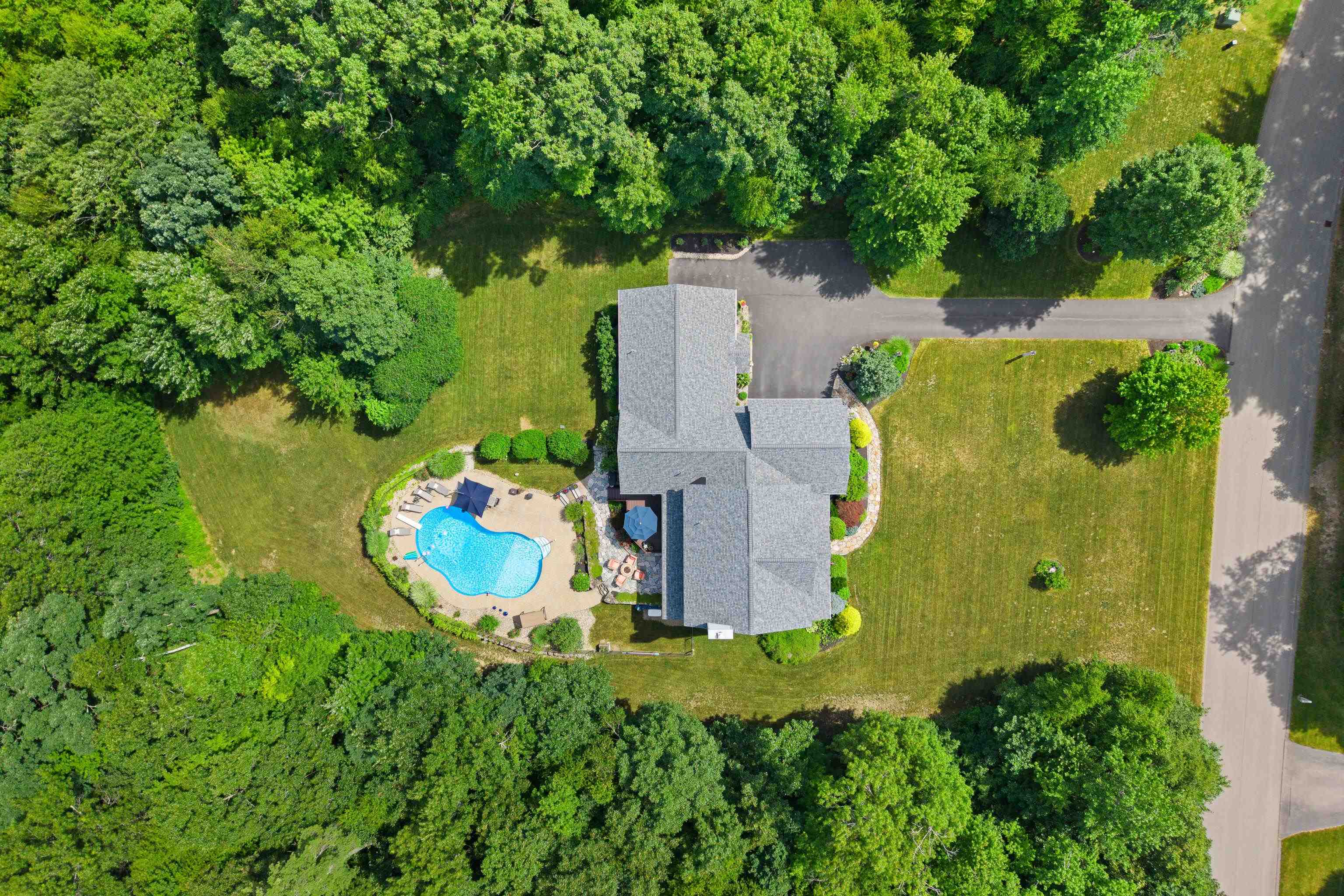 9 Samuel J Dr, Merrimack, NH 03054-2338