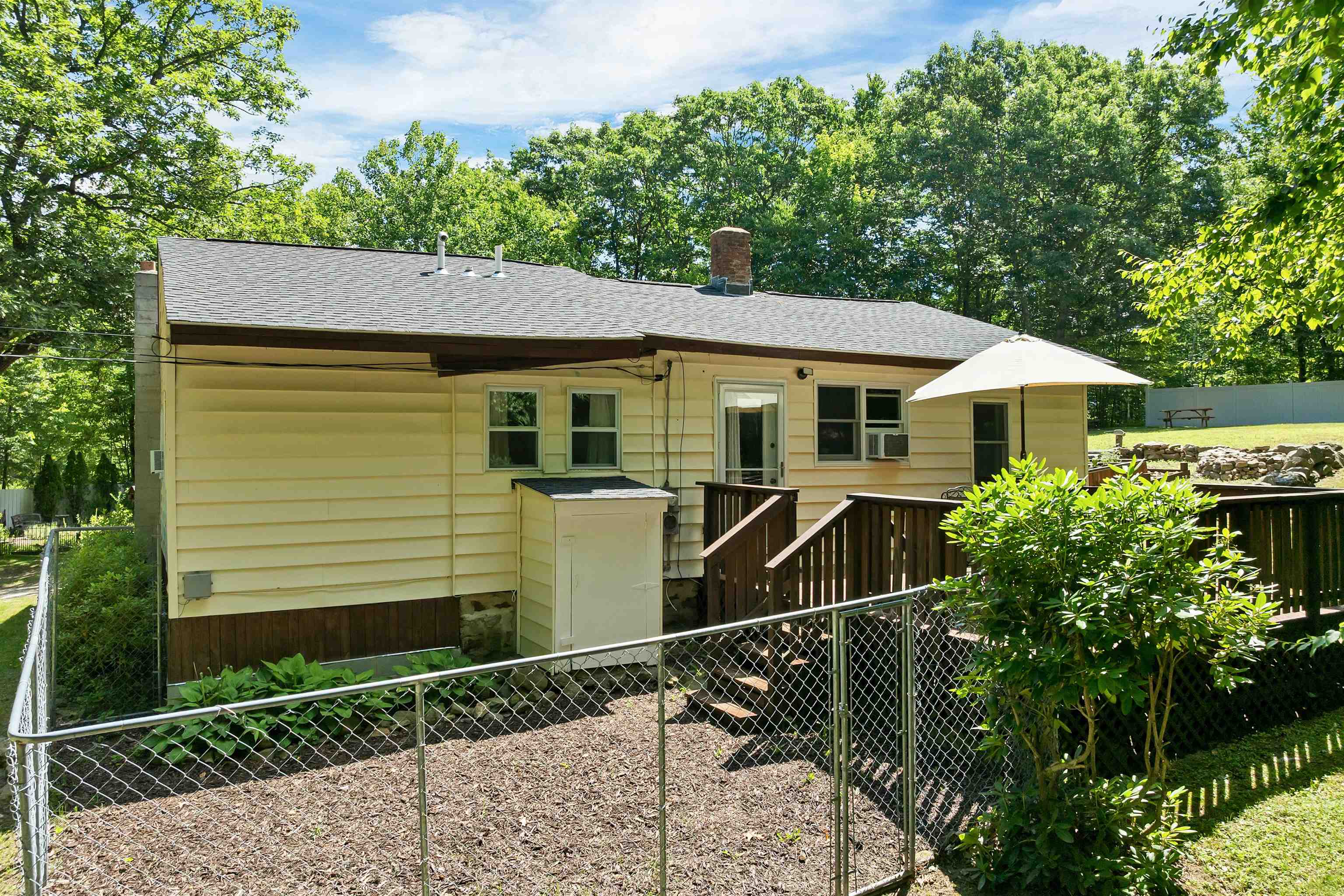 30 Roy Rd, Hooksett, NH 03106