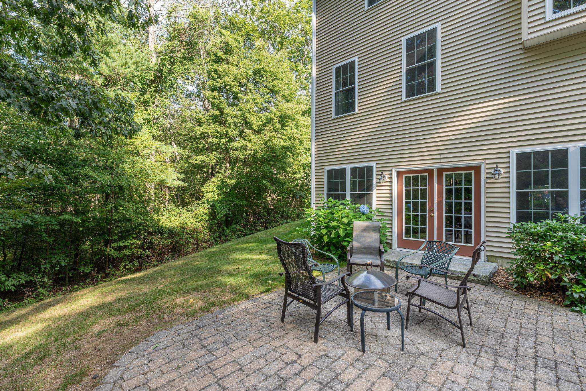 10 Poplar Rd, Windham, NH 03087