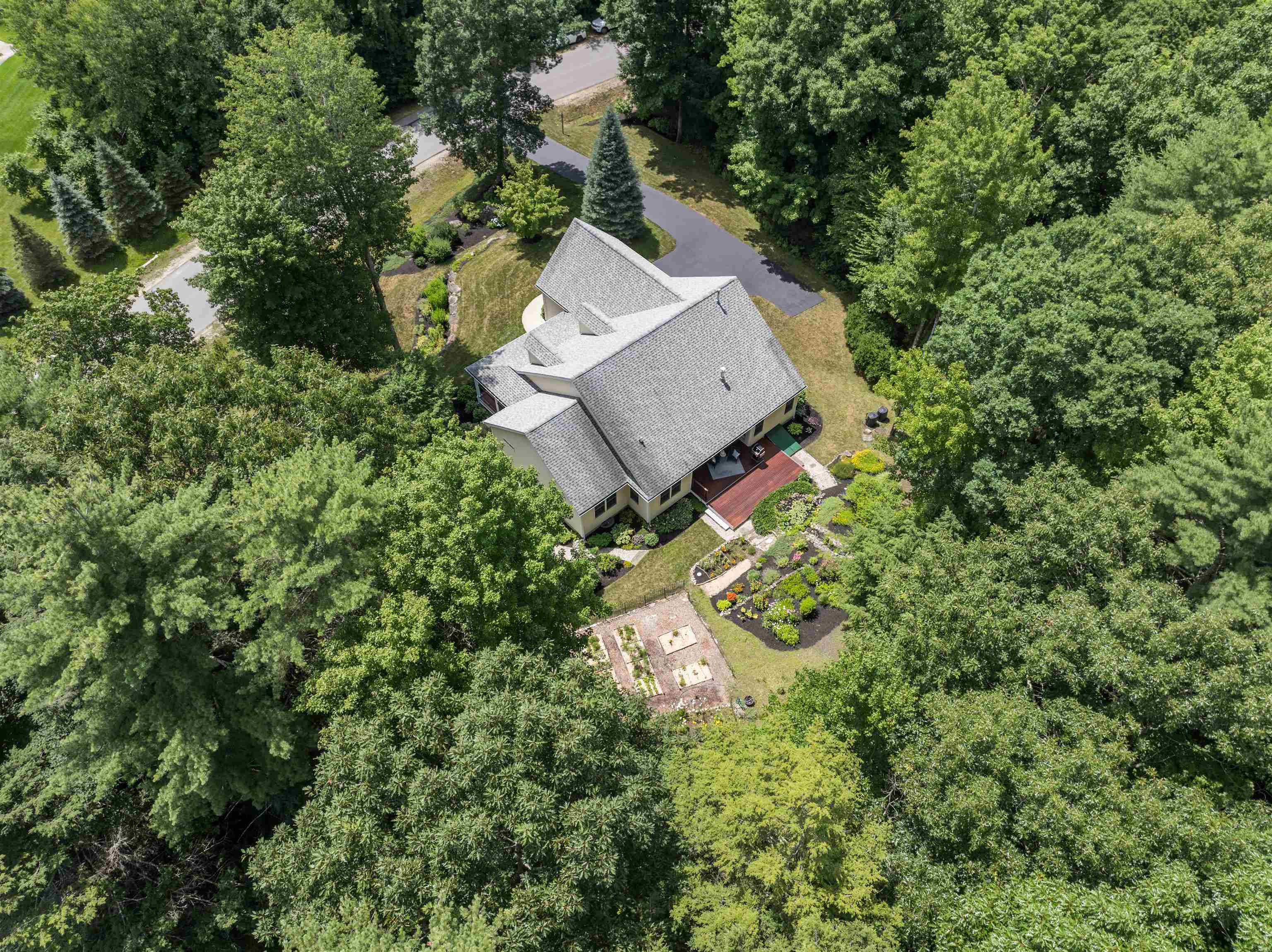 75 Olde Bridge Ln, Epping, NH 03042