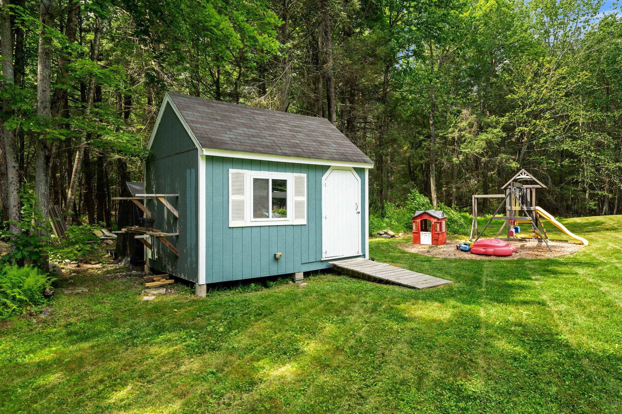 19 Lincoln Dr, Nottingham, NH 03290