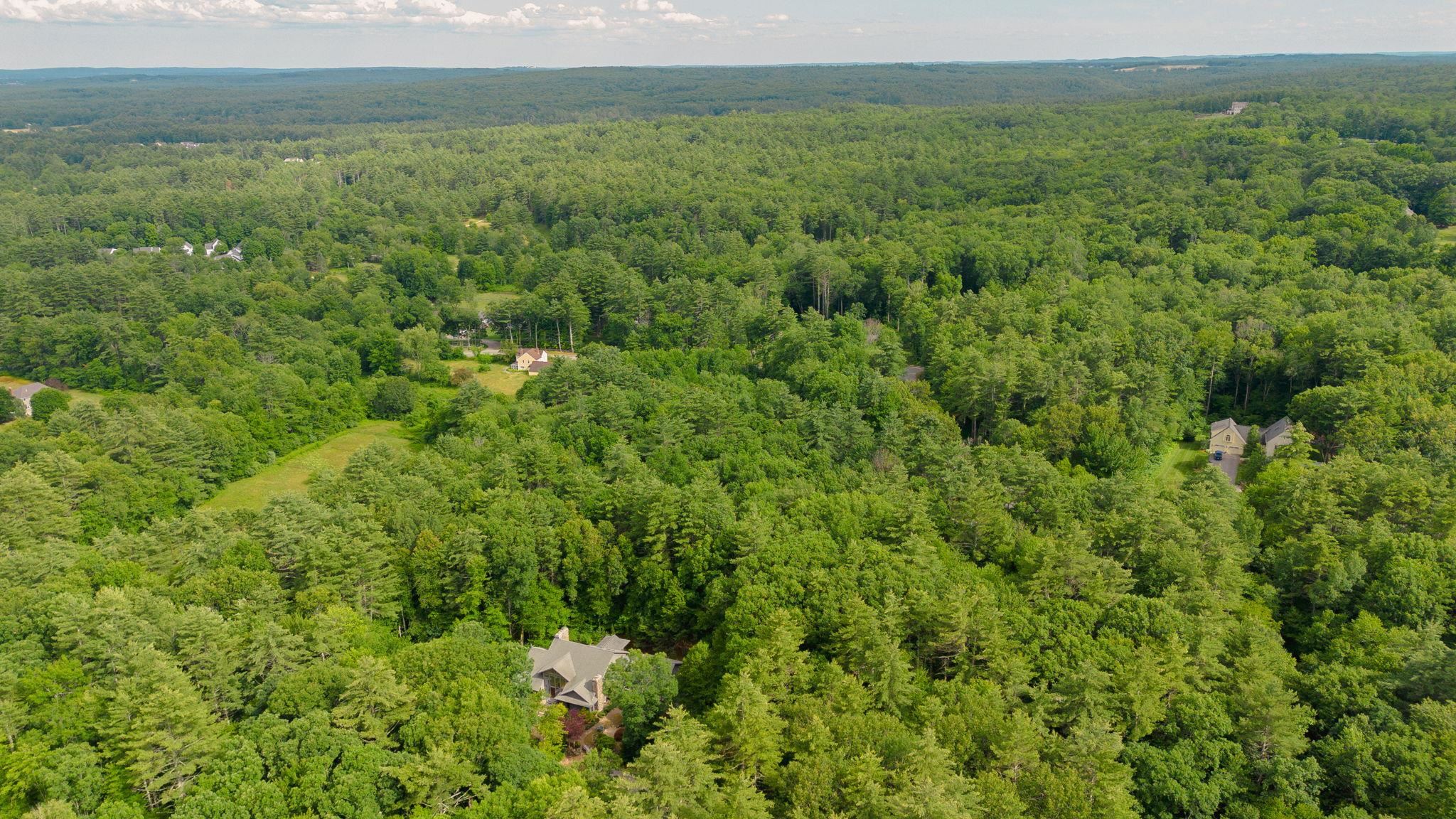 5 Farmington Rd, Amherst, NH 03031